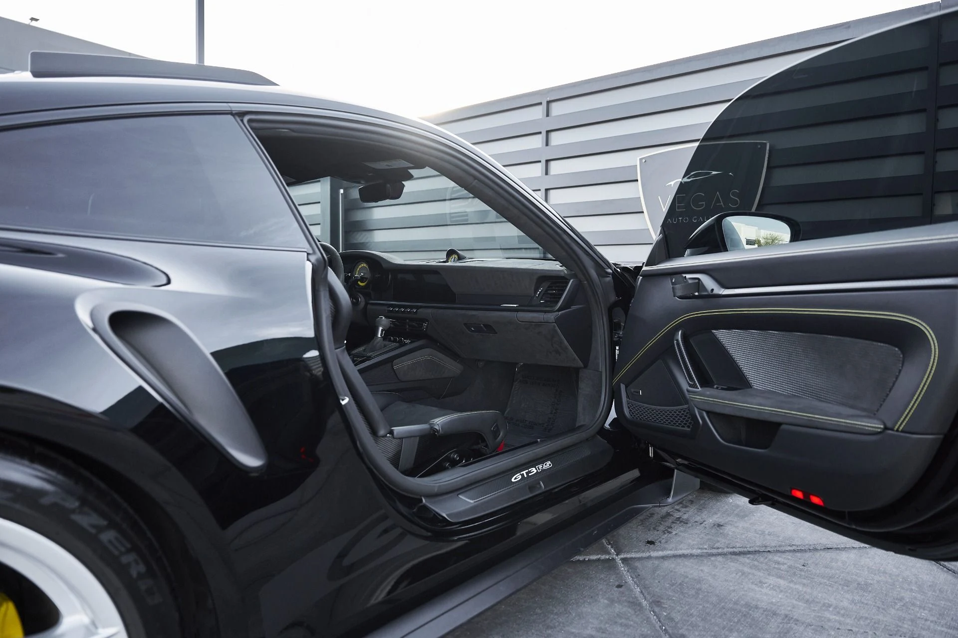 mph027_1741667750_Used_2024_Porsche_911_GT_3_RS_1766112745_64c19c75d8