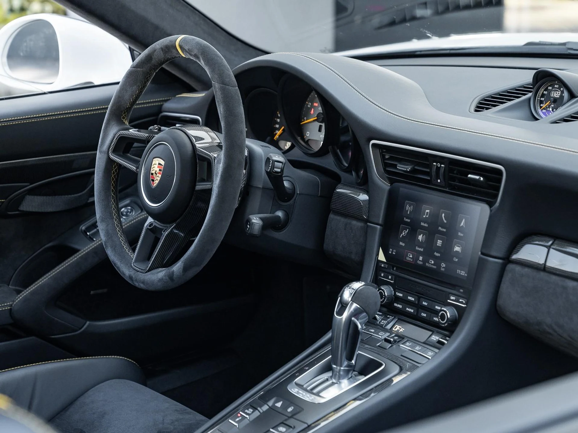 mph027_1744236199_Used_2018_Porsche_911_GT_2_RS_1763589957_9cef125a3a