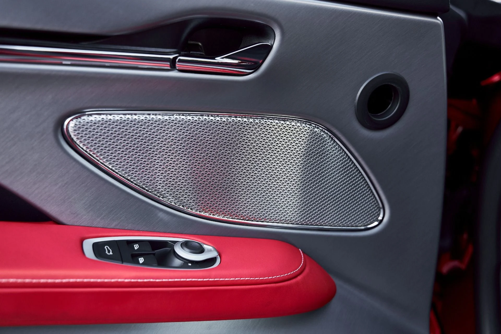 mph027_1750314250_Used_2024_Aston_Martin_DB_12_1767840018_2d0b3b3e59