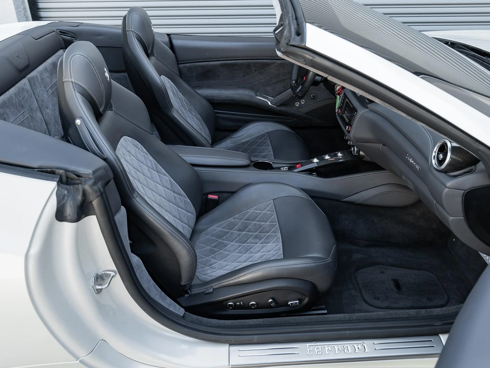 mph027_1751894926_Used_2015_Ferrari_California_T_1758132679_f8414f00e0