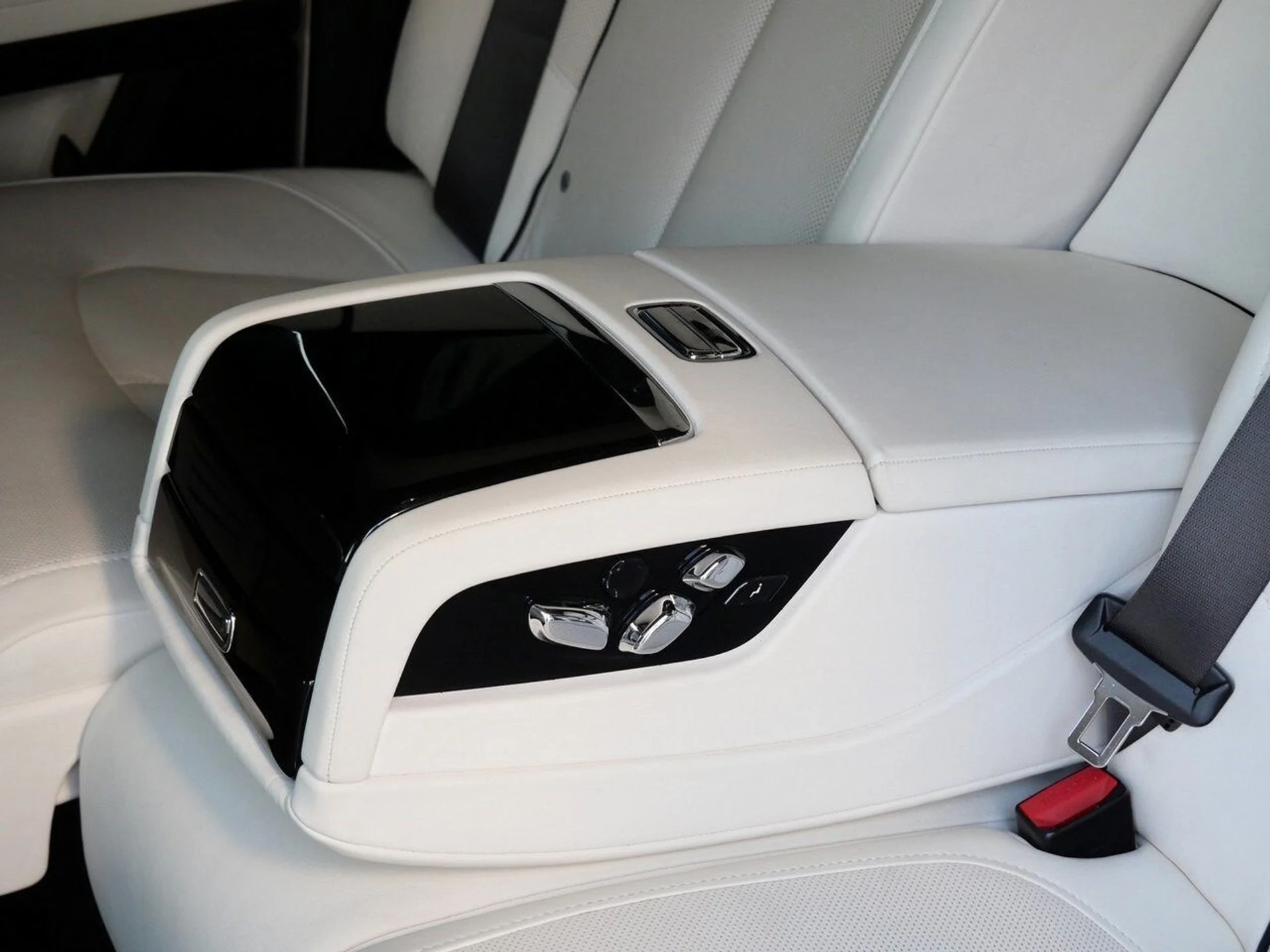 mph027_1755192845_bb25b154edb025fc4a9465371d91e54ex_33b2e761eb