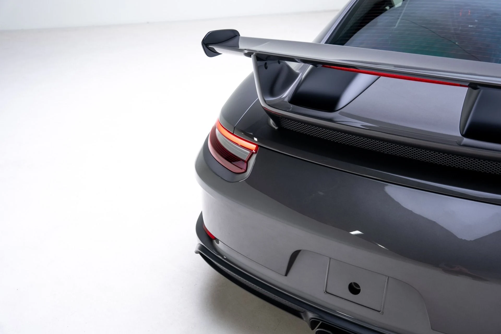 mph027_1785251322_Used_2018_Porsche_911_GT_3_1768868470_6506c5a3dc