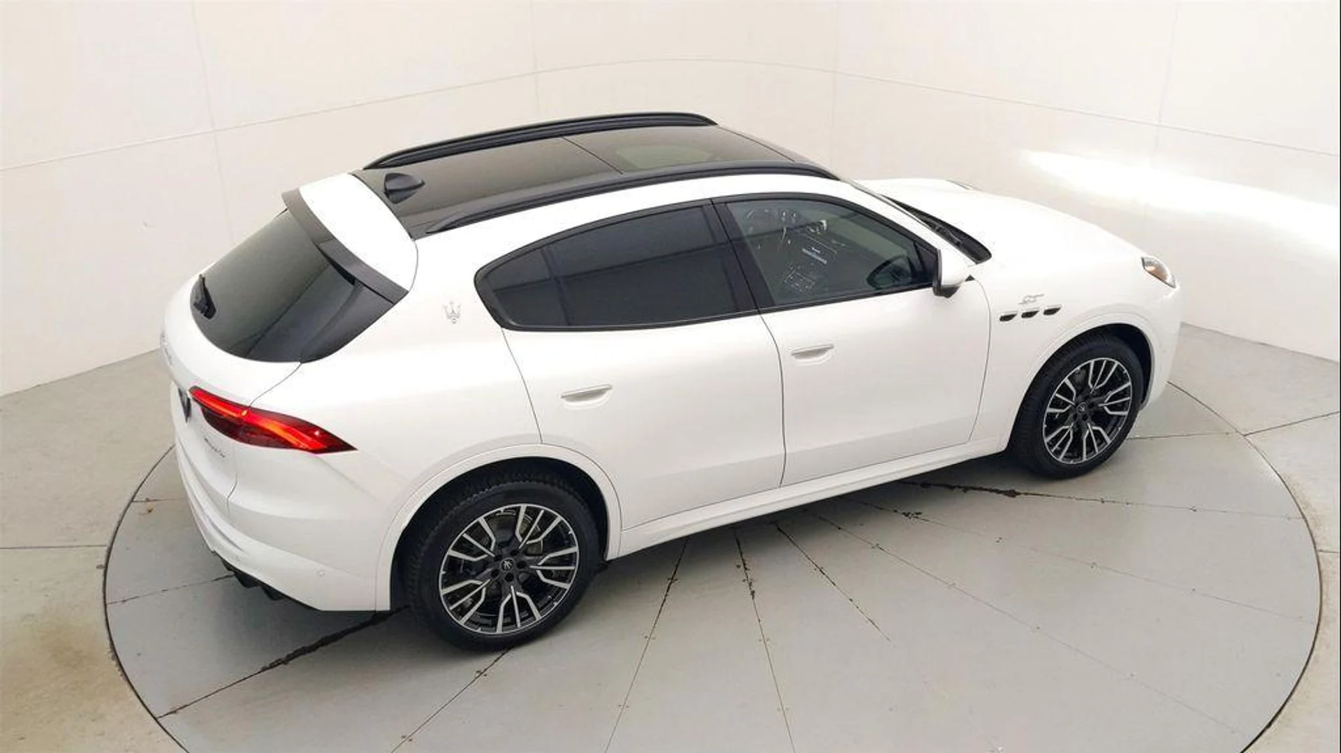 mph027_1786167415_miu_UM_16lj_Tui_Ieg9_VS_1ozf_Go3cg_3b1eba3194