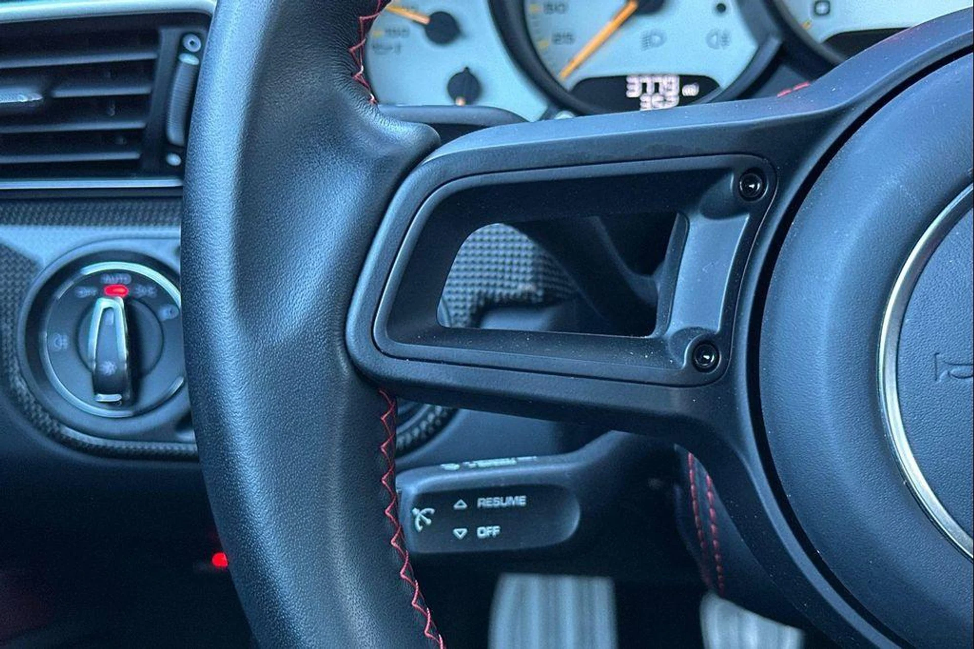 mph027_178712985_q_Sv_F_1_LTR_4_UX_Xhx_D_Onn2f6_Fp_Gss_692221e081