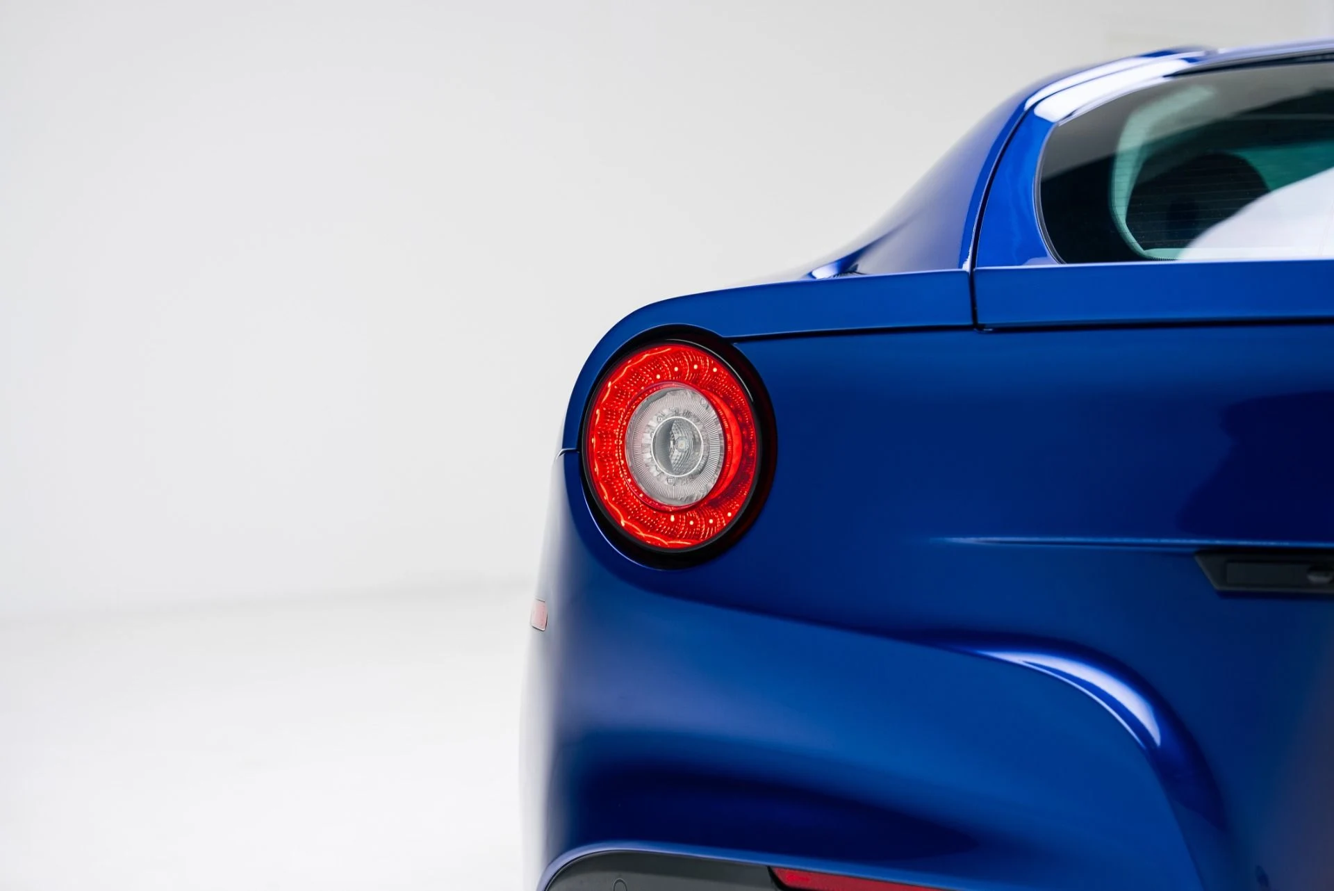 mph027_1796068401_Used_2016_Ferrari_F12berlinetta_1767213566_dd85ee78db