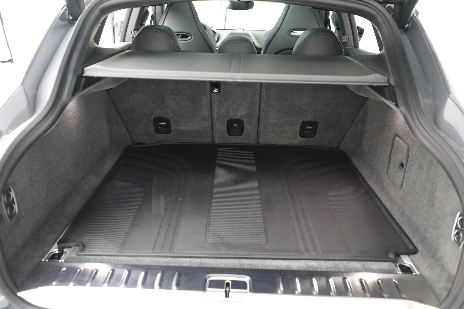 mph027_1798135764_Used_2025_Aston_Martin_DBX_707_707_25e8482e23