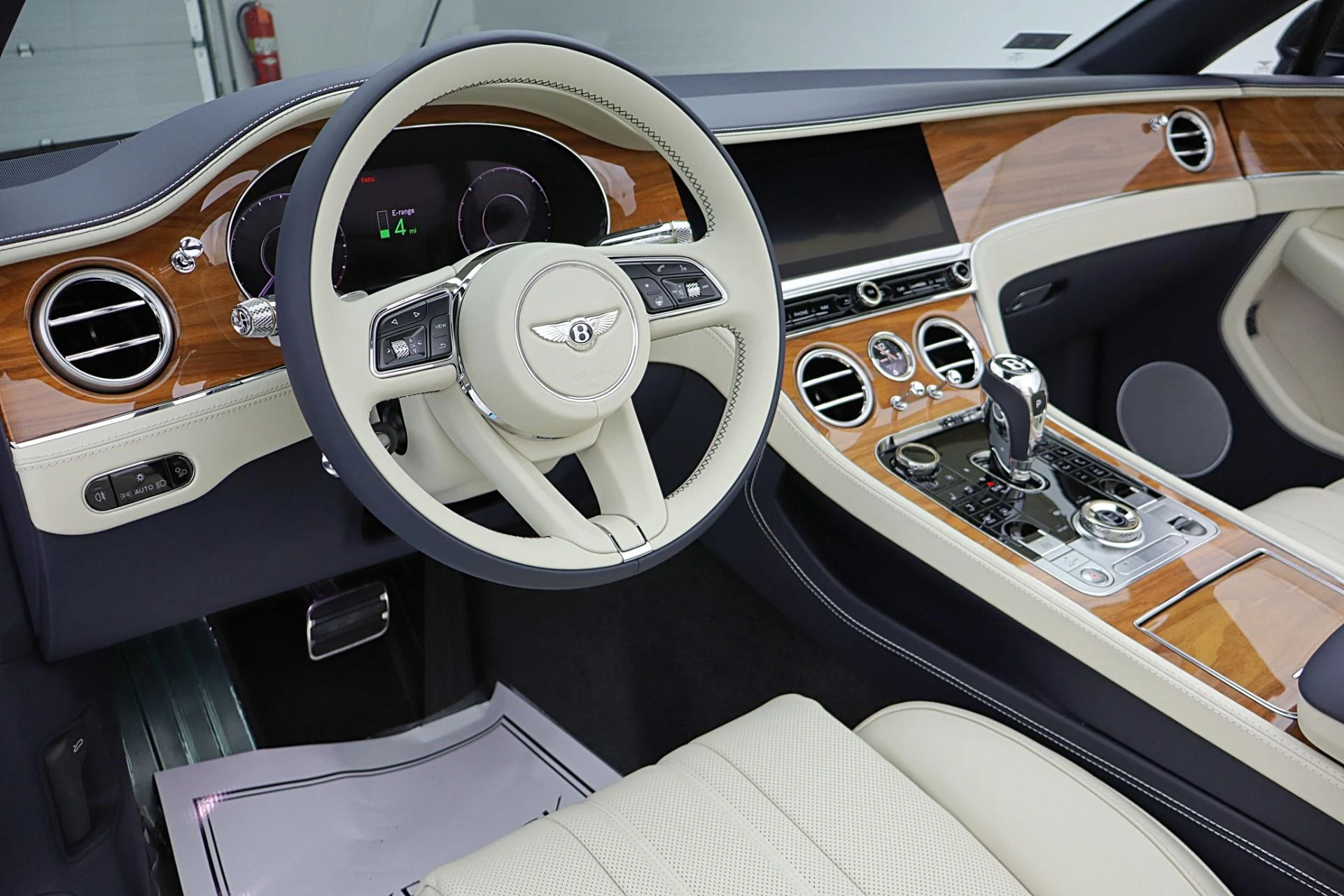 mph027_1815480644_New_2026_Bentley_Continental_GTC_ea82233350