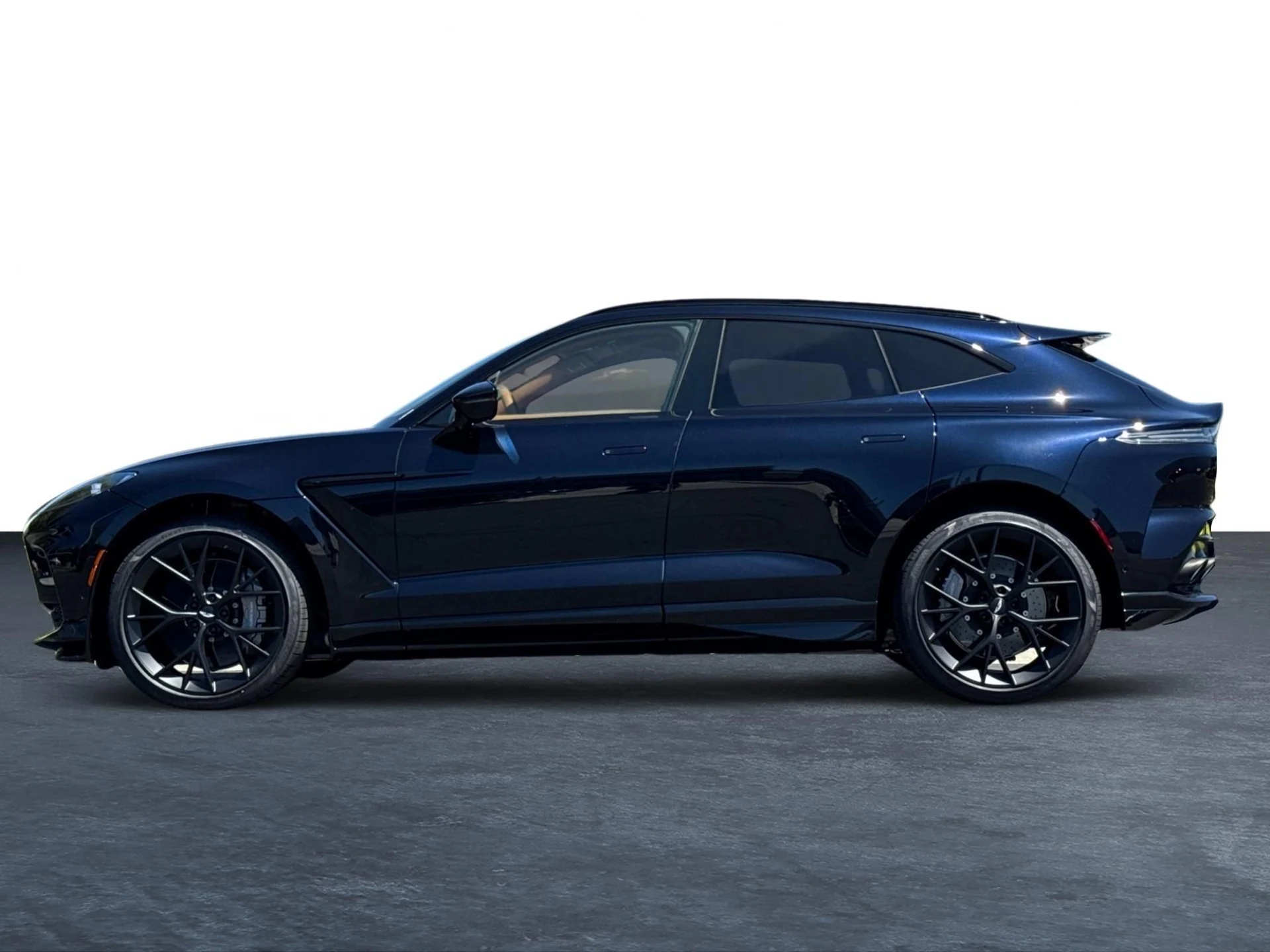 mph027_1816963511_New_2025_Aston_Martin_DBX_707_1754468423_f2c2489e4f