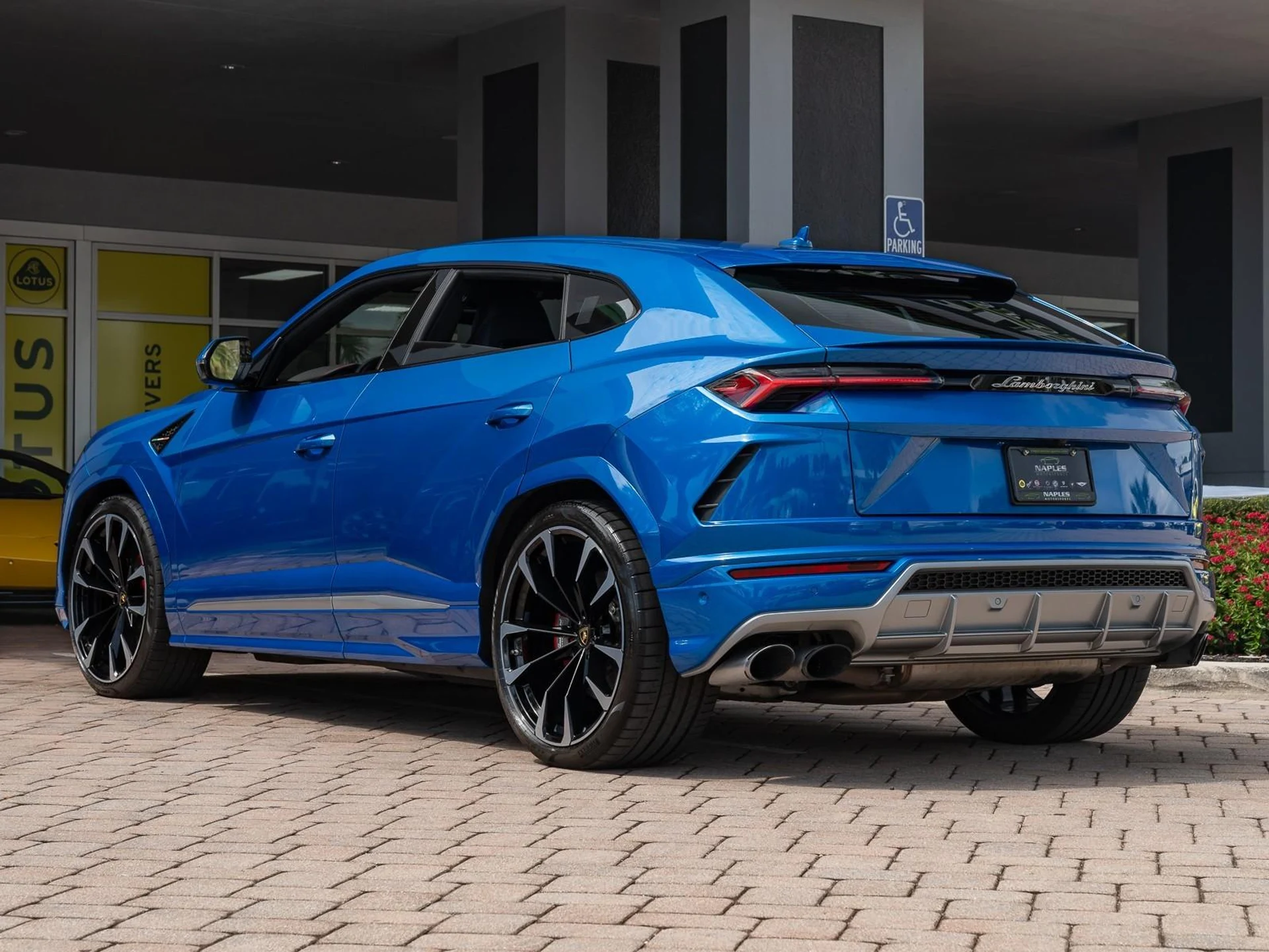 mph027_1817246480_Used_2020_Lamborghini_Urus_1753203947_163f9cb676