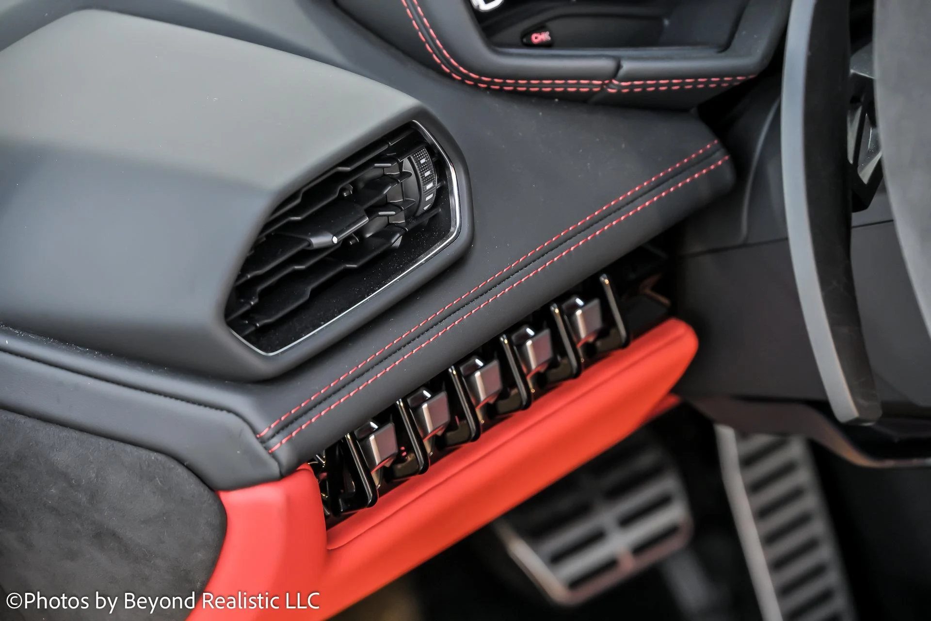 mph027_1822253439_Used_2023_Lamborghini_Huracan_Sterrato_Certified_1762420297_fe5c048305