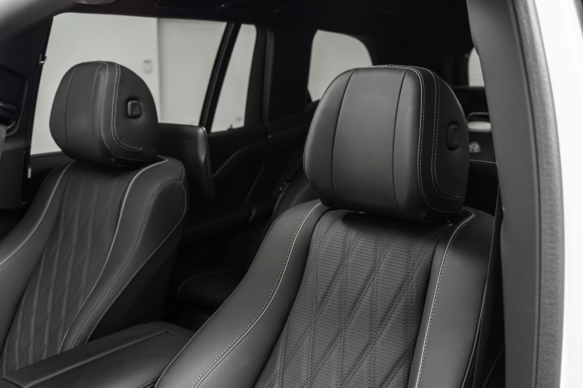 mph027_1824742654_Used_2024_Mercedes_Benz_Maybach_GLS_600_4_MATIC_4_Seat_Configuration_Rear_Seat_Entertainment_1776281488_9741f400e1