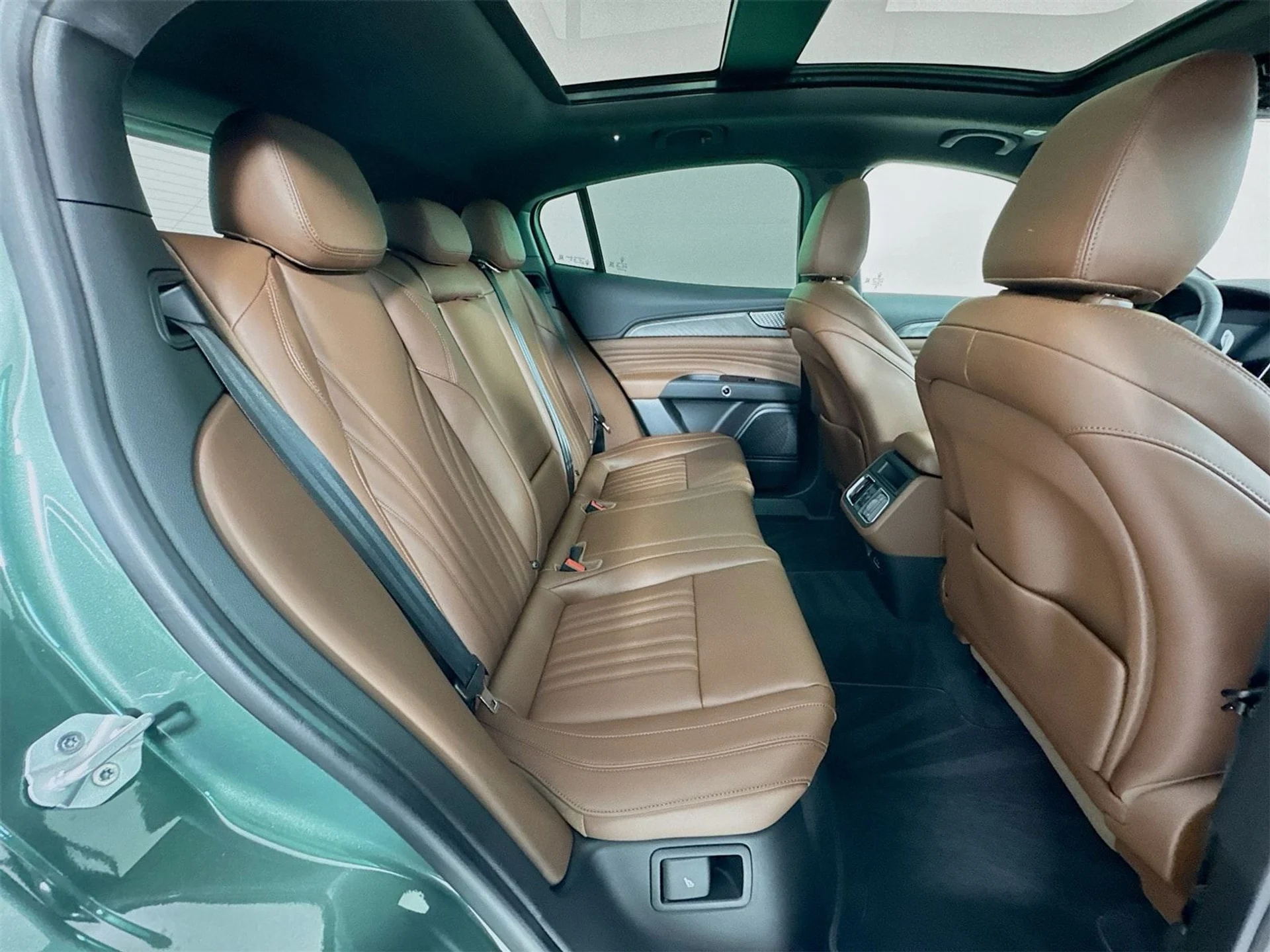 mph027_1827949088_942e31967198d94a761cf3e140a67a1ax_2eae3adacd