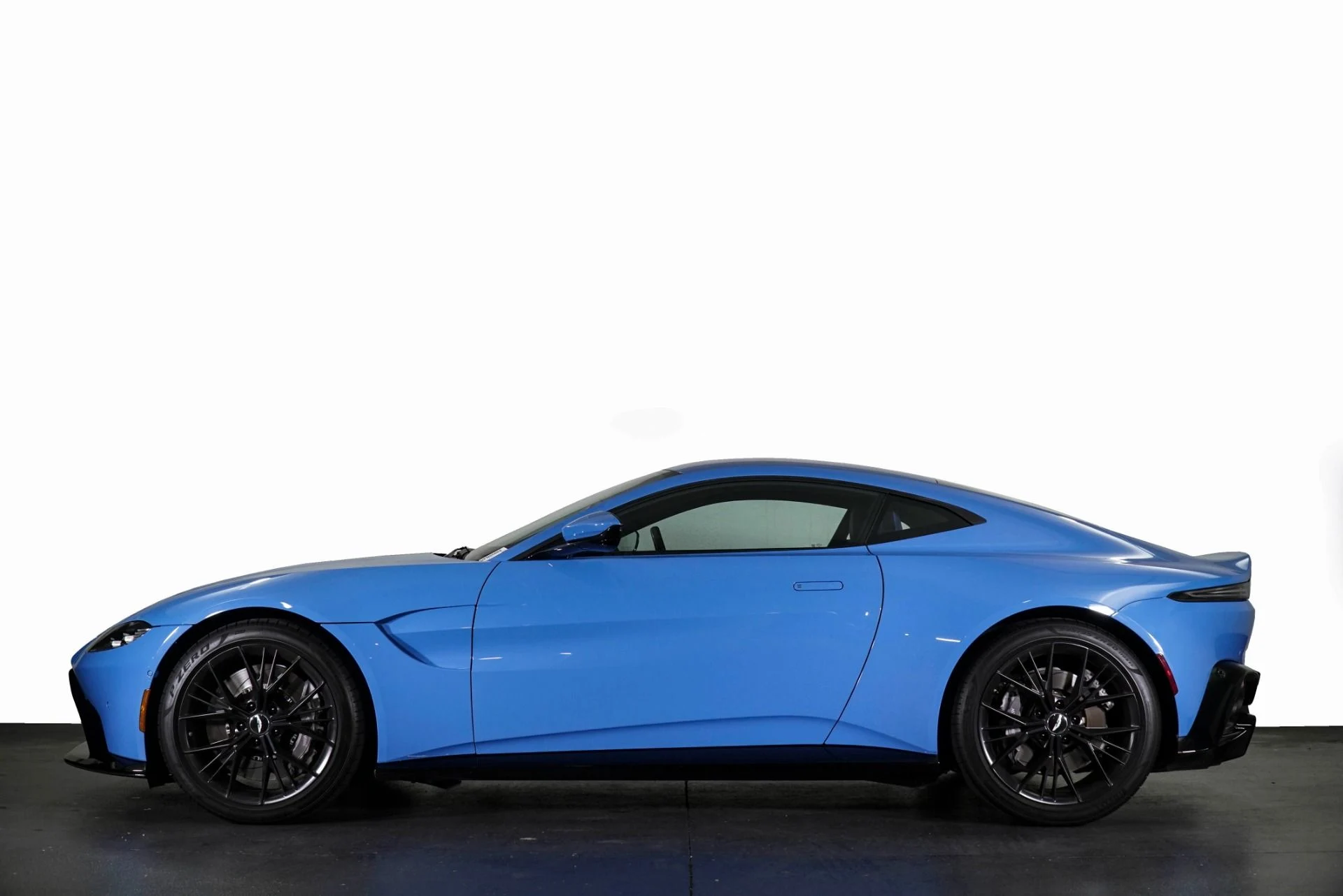 mph027_1828668254_Used_2021_Aston_Martin_Vantage_1770366066_20f5e0315c