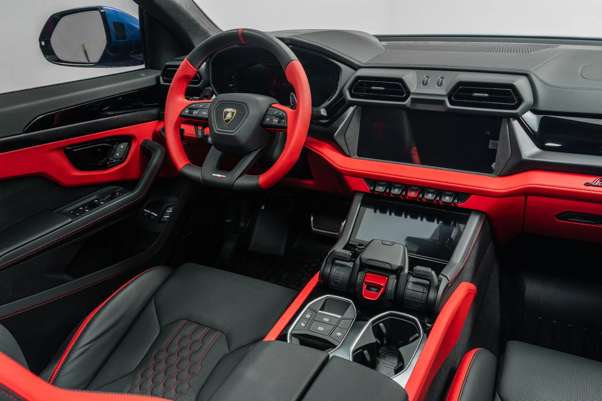 mph027_1841957072_Used_2025_Lamborghini_Urus_SE_Bang_and_Olufsen_Audio_Two_Tone_Interior_789_Horsepower_1773150487_01aca19714