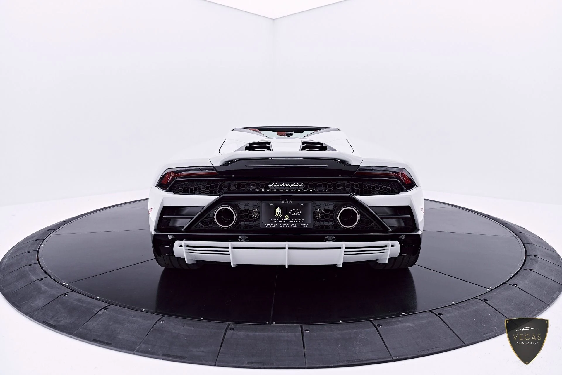 mph027_1842916418_Used_2020_Lamborghini_Huracan_EVO_Base_1782523467_24a94ec67f