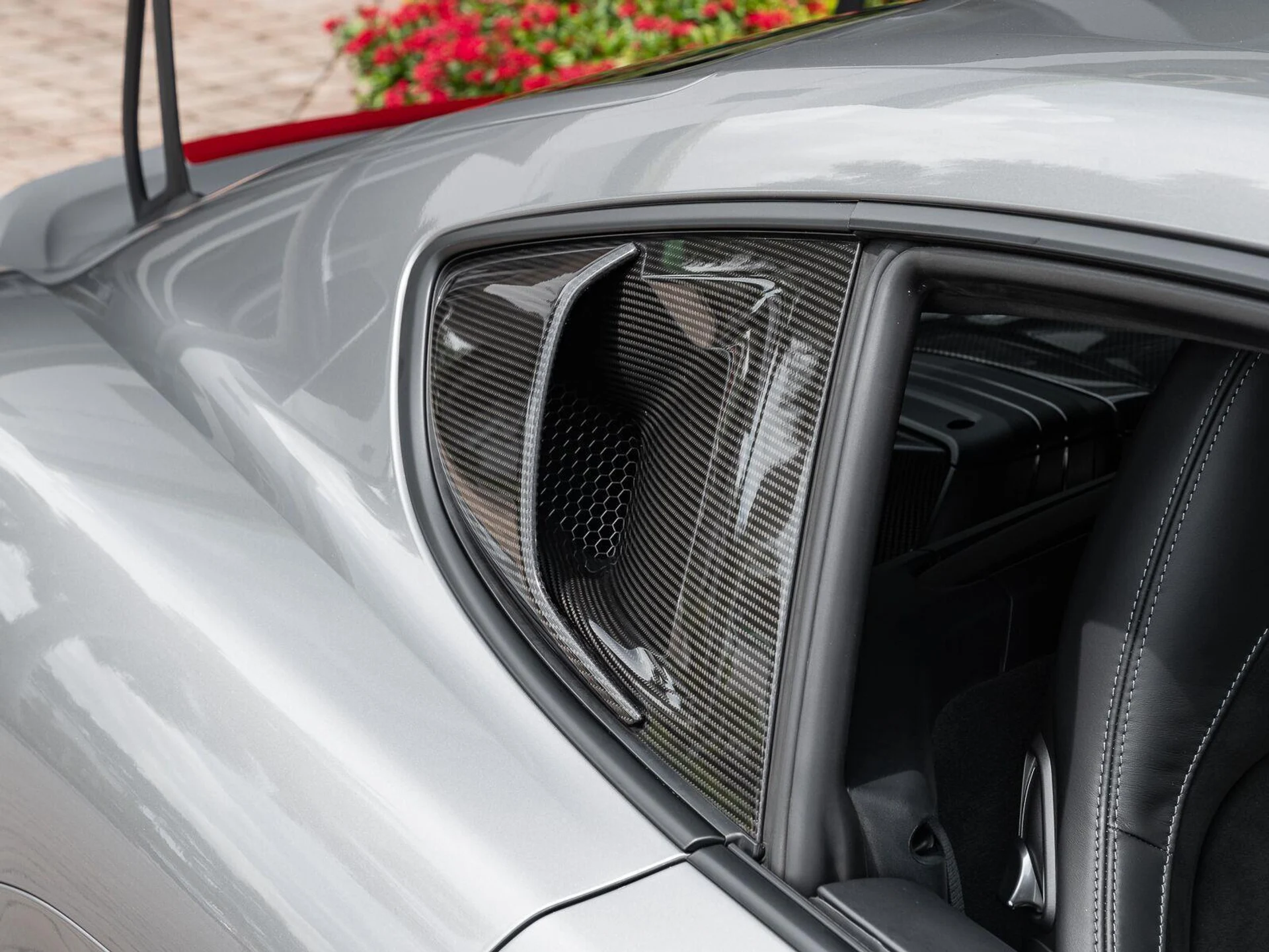 mph027_1847657723_Used_2024_Porsche_718_Cayman_GT_4_RS_1790111647_3d5b62b955