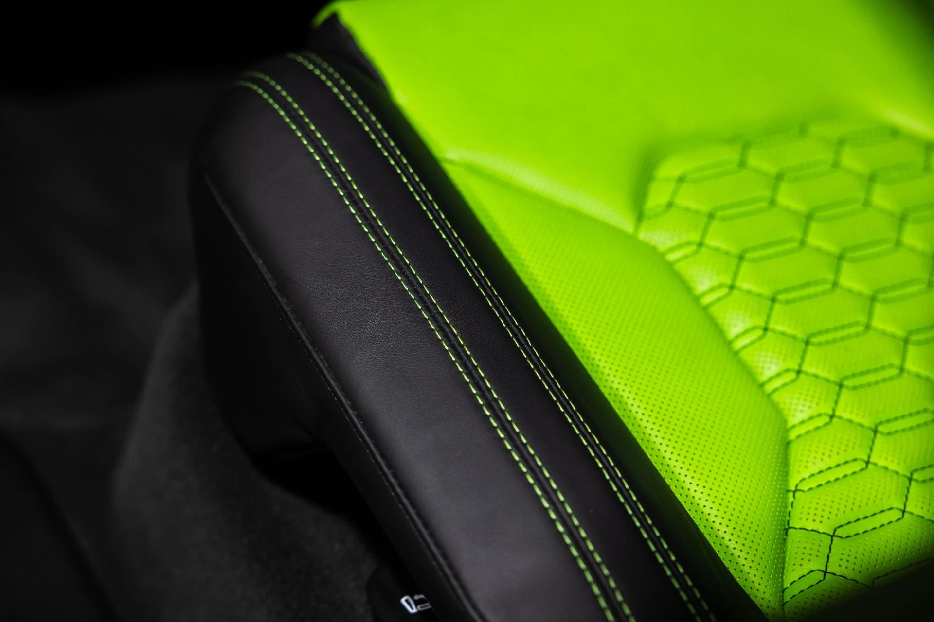 mph027_1847929607_Used_2021_Lamborghini_Urus_Verde_Mantis_Pearl_Full_Stealth_PPF_1764949074_ac1f9b9f10