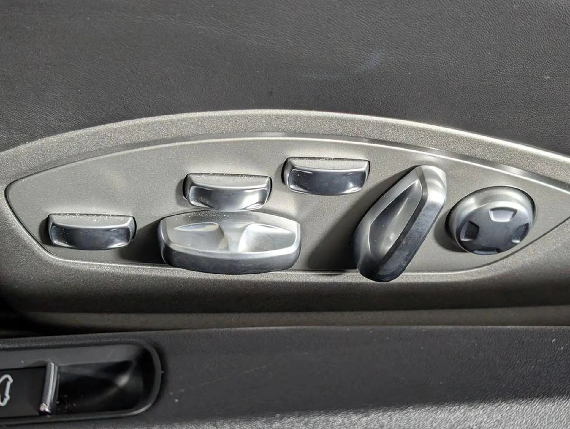 mph027_1849206939_T_Lr4ndb_H_Op_Lef_Gb_Vn_I36i_Smlb_J4_3f19a4b6af