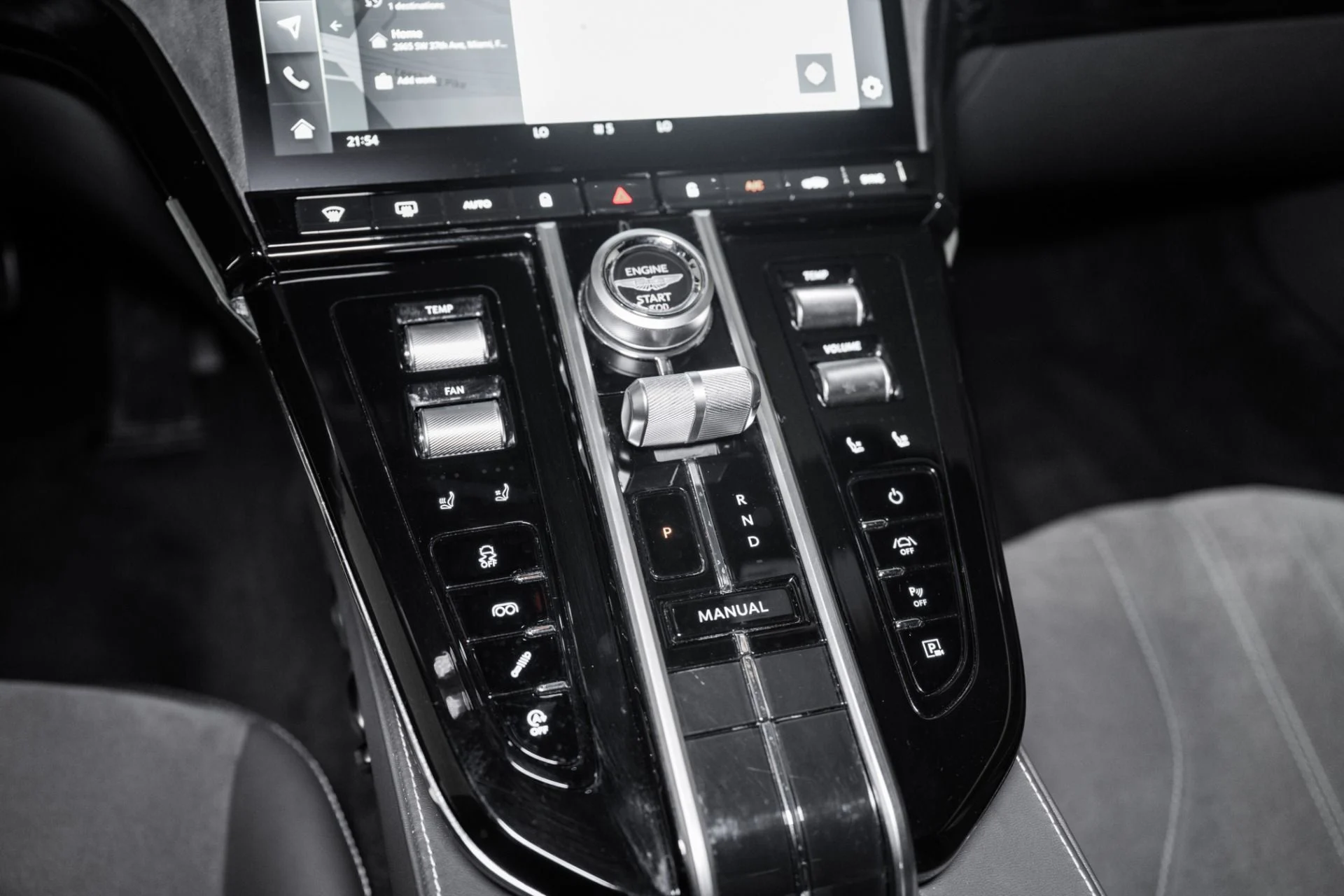 mph027_1854057516_Used_2025_Aston_Martin_Vantage_1784563036_077916d301