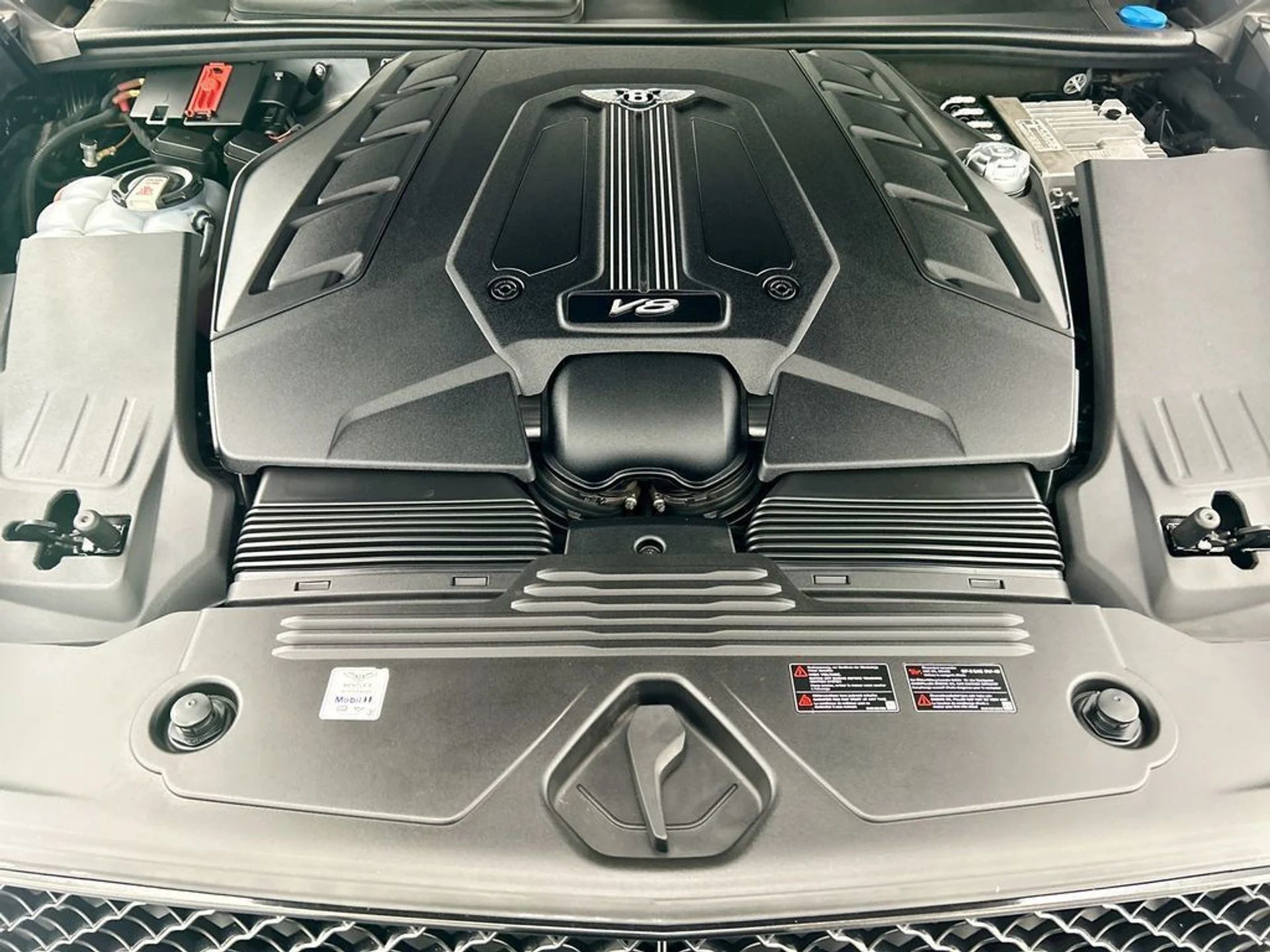 mph027_1855989157_used_2021_bentley_bentayga_v8awd_8119_23037216_28_1024_e73ea4539c