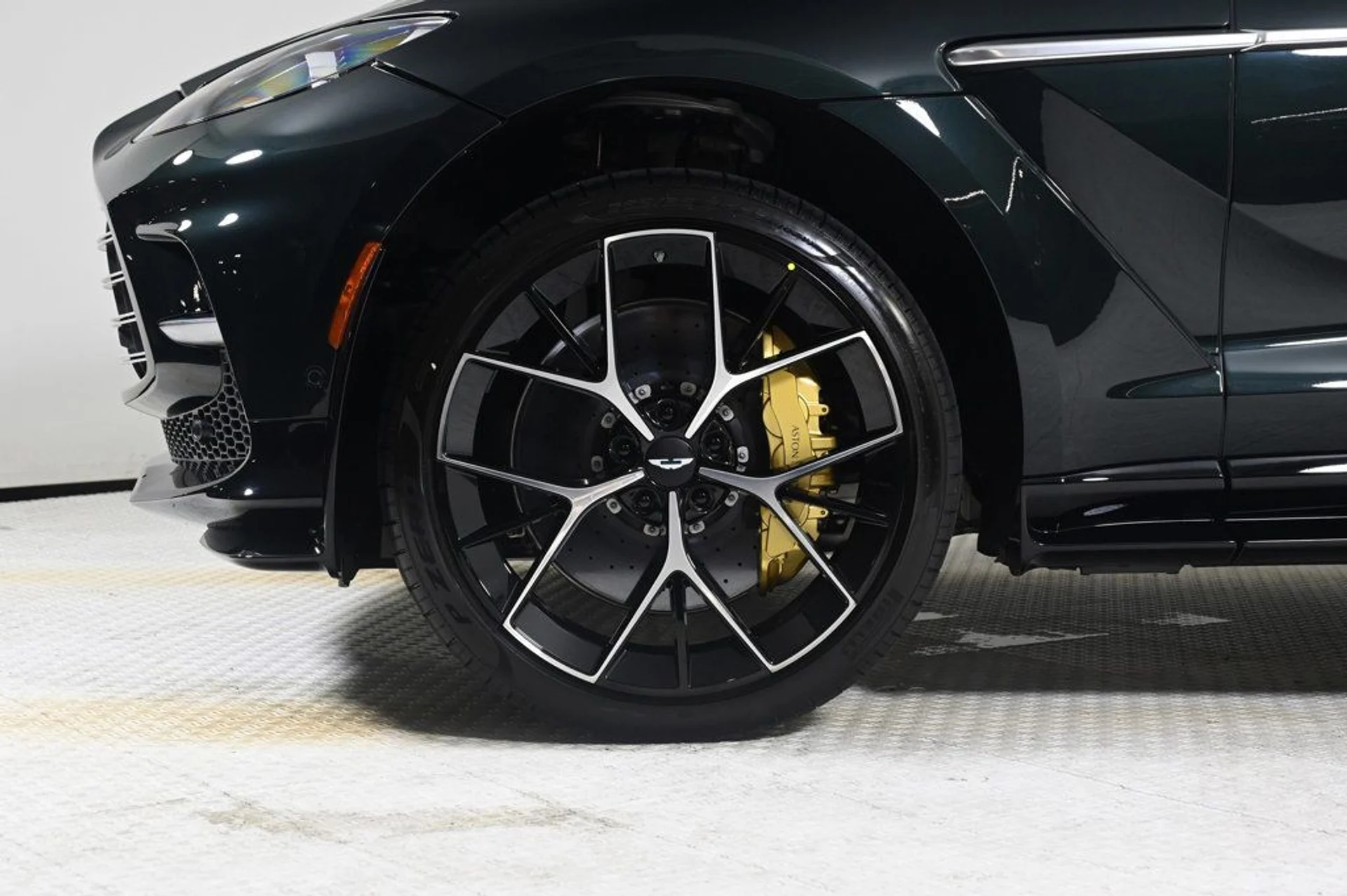 mph027_1862644330_new_2026_aston_martin_dbx_707awd_11350_22961109_27_1024_4506ba46d1