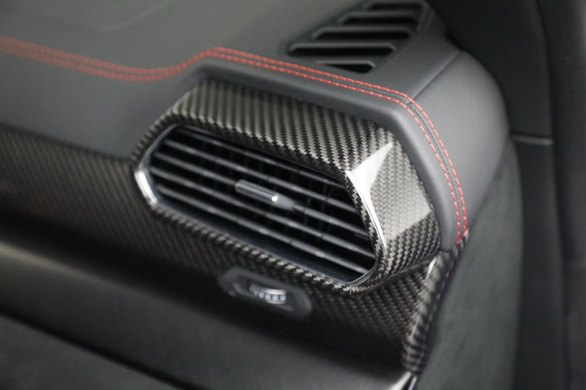 mph027_1866590367_Used_2024_Lamborghini_Urus_Performante_1770476069_587c0e6159