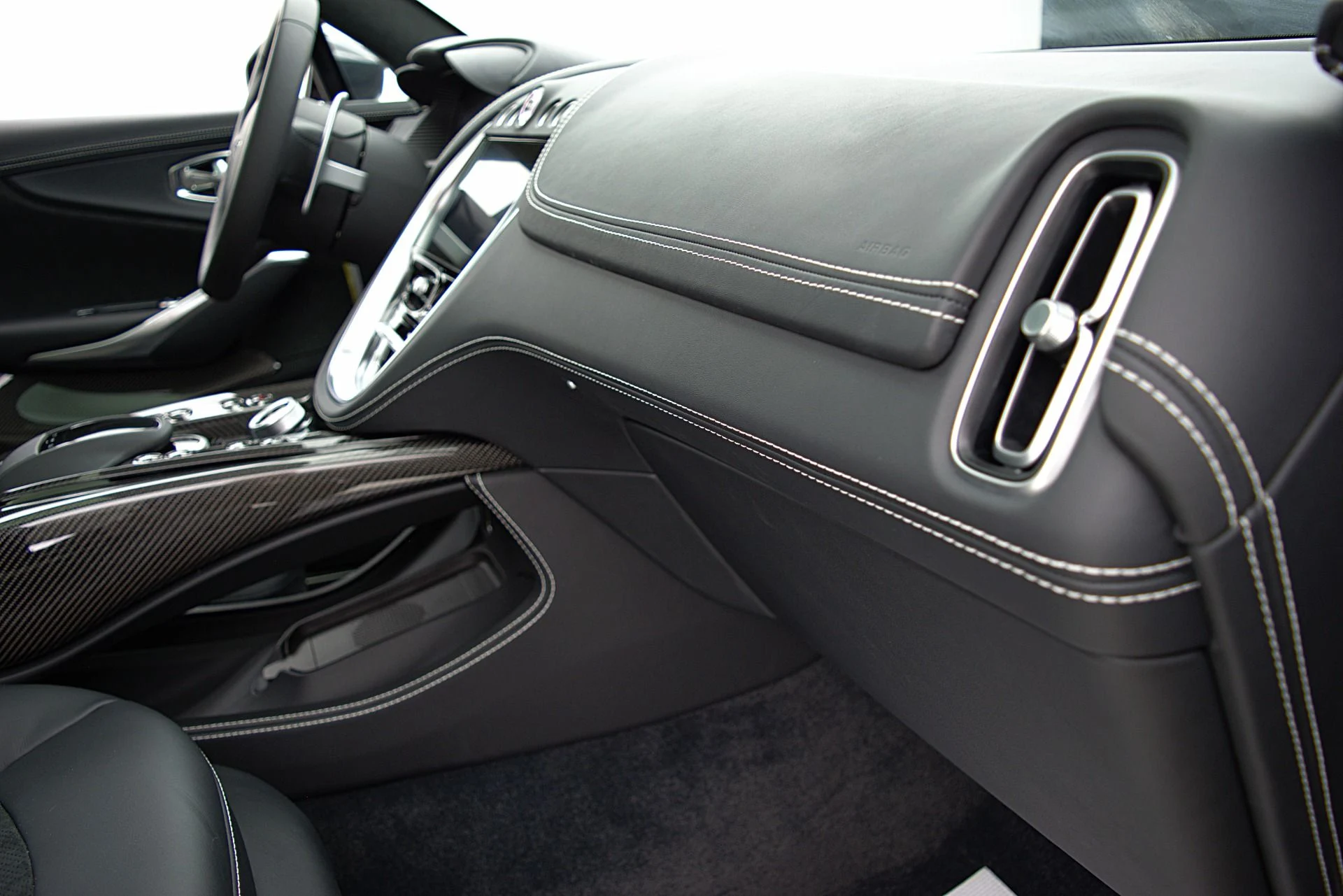 mph027_1866738962_Used_2023_Aston_Martin_DBX_707_8f20cce4f1