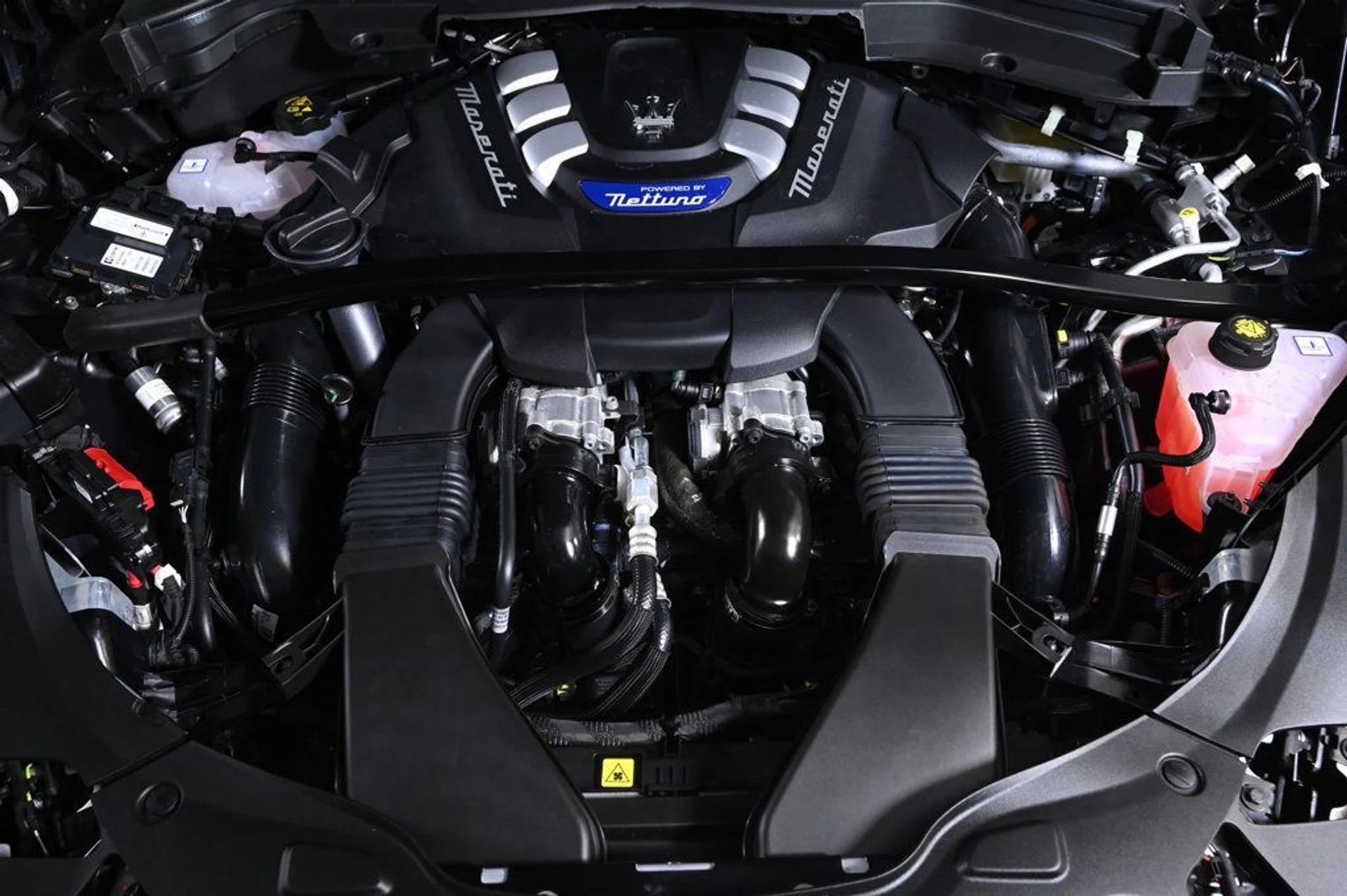 mph027_1868452976_new_2026_maserati_grecale_modenaawd_11350_22995345_28_1024_9da590f395