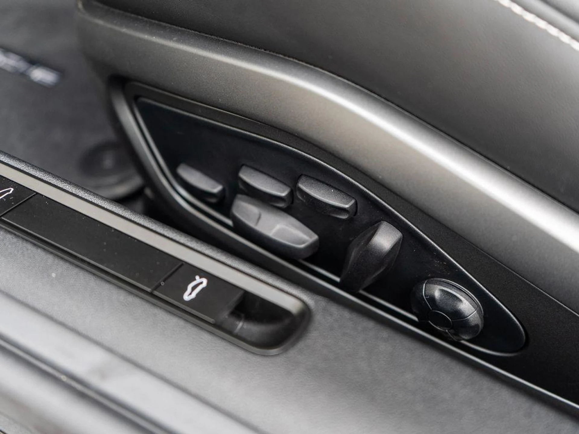 mph027_1869416190_D8lsryixz7phj_IV_Bn_F_Tyq_V_zc9_Y_6884881aa5