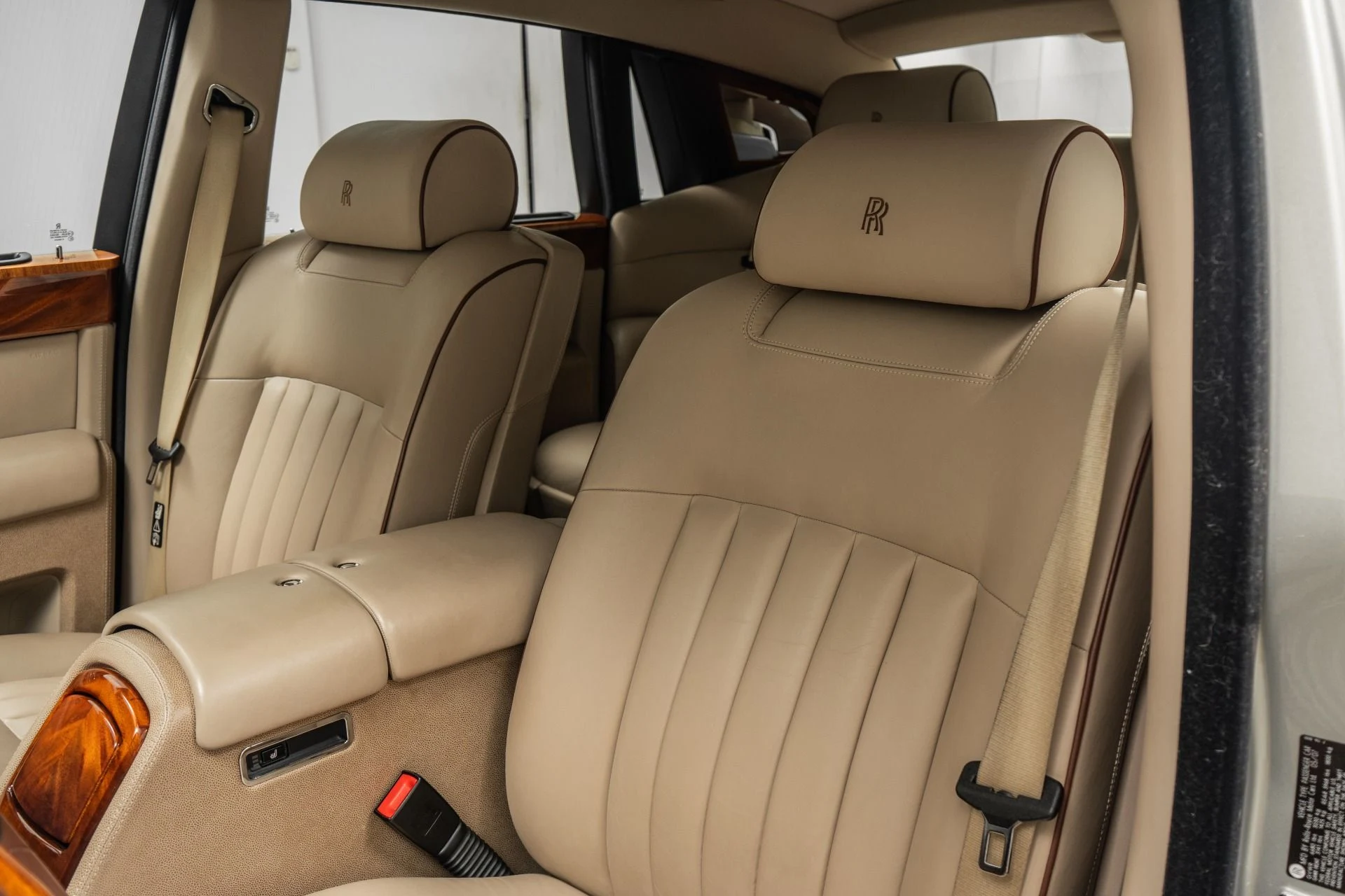 mph027_1874022464_Used_2007_Rolls_Royce_Phantom_Two_Tone_Exterior_and_Interior_Chromed_Wheels_1782334657_ea479a7529