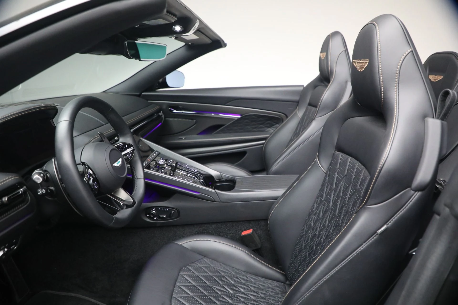mph027_1876884715_Used_2024_Aston_Martin_DB_12_Volante_1778012465_fbee5c279d