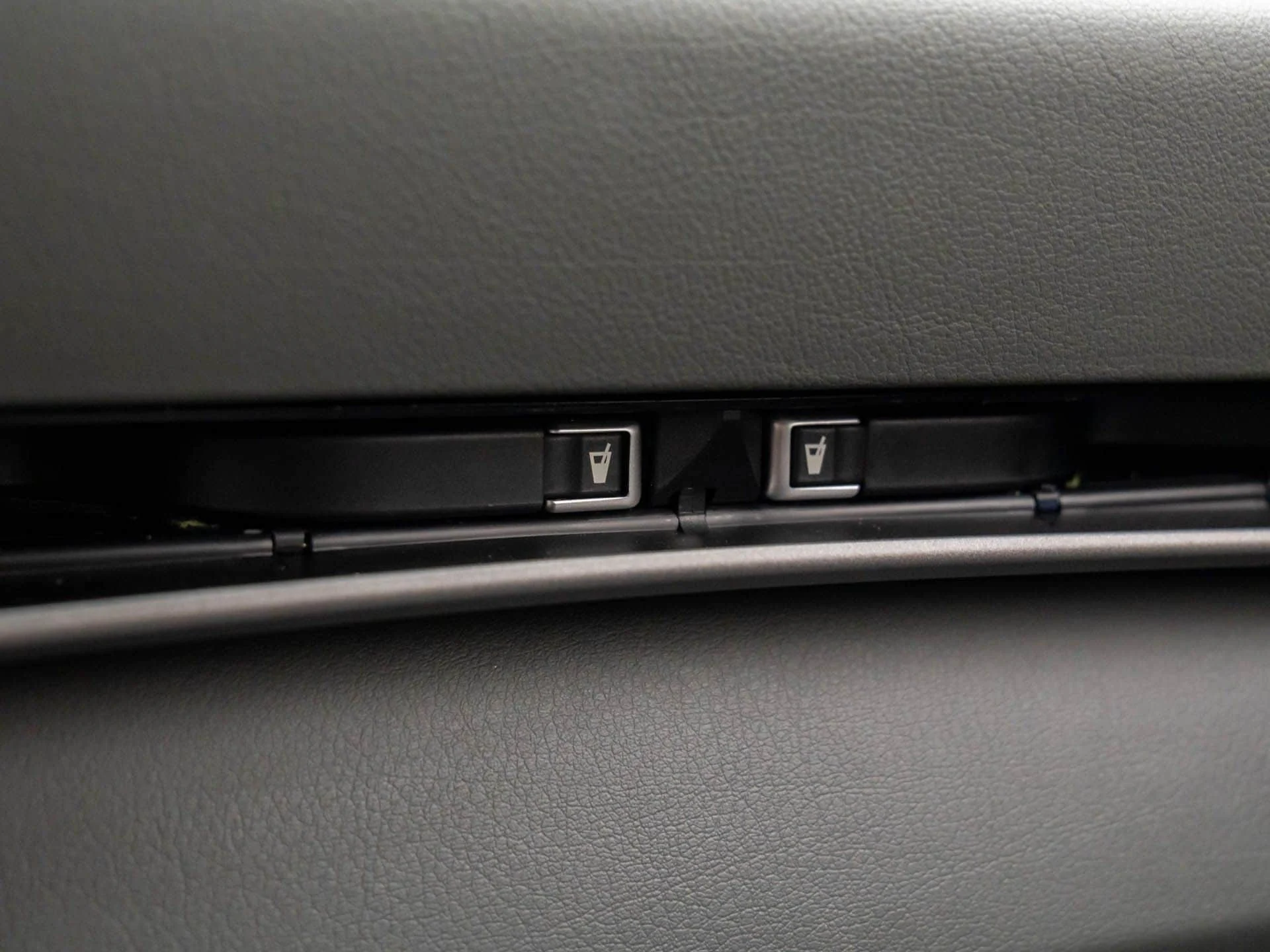 mph027_1880823671_713033facb5c8e727d3a9240f8d11596x_fe91b03feb