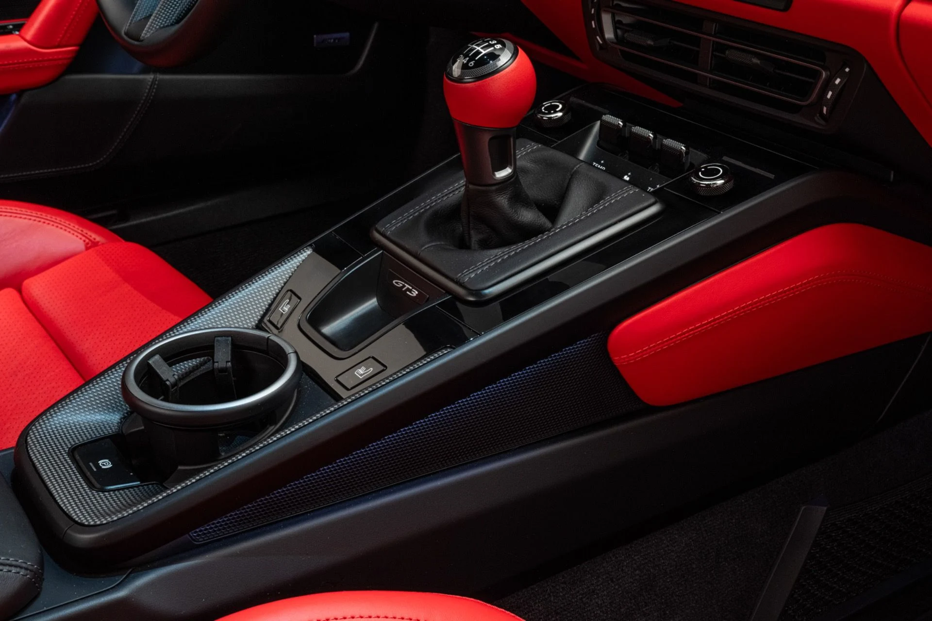 mph027_1887098144_Used_2024_Porsche_911_GT_3_Touring_1776272102_663e1d5586