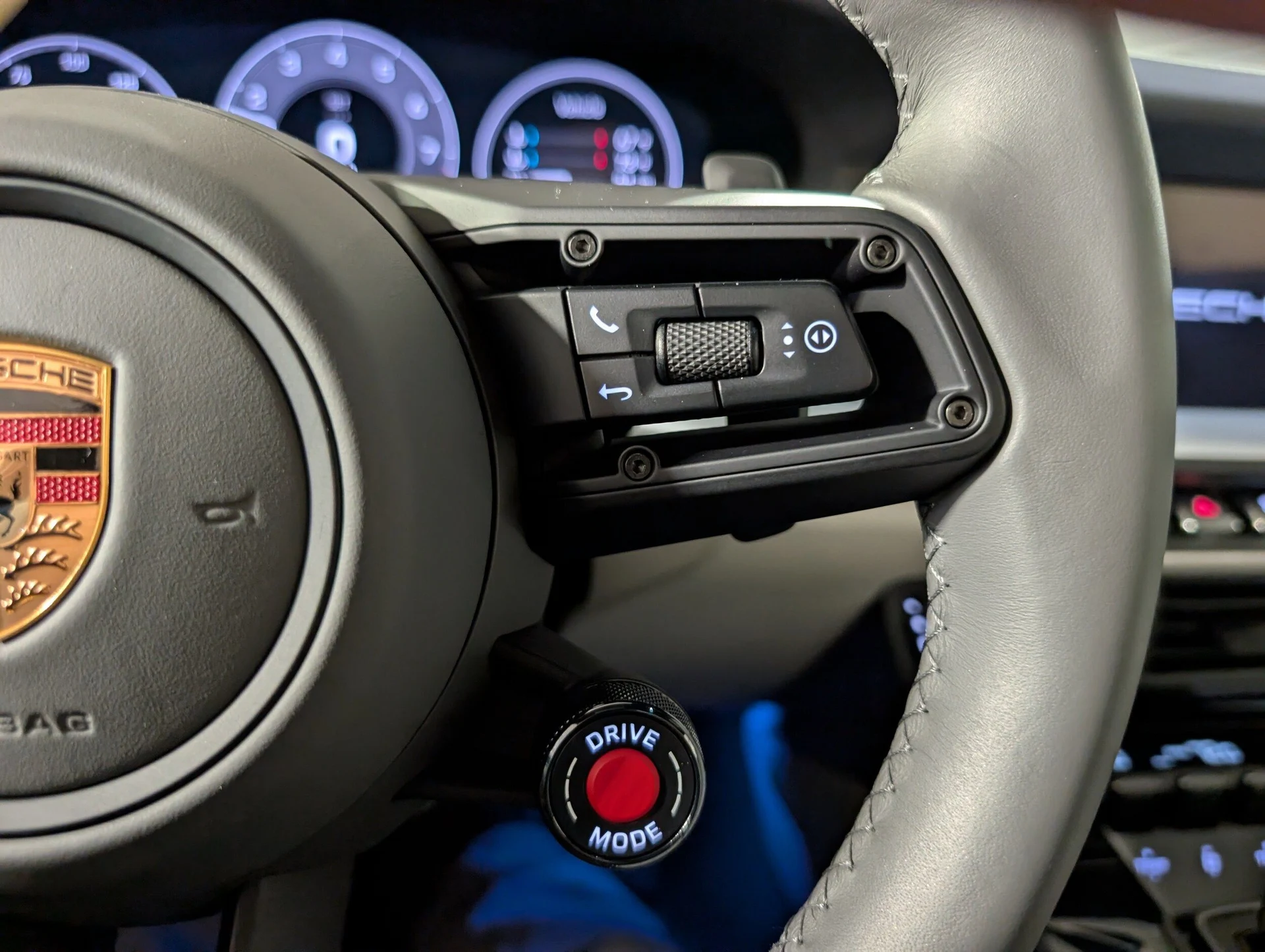 mph027_1887222974_b0d38418b6f69a30e1f9e147eb30260cx_516ceec3c6