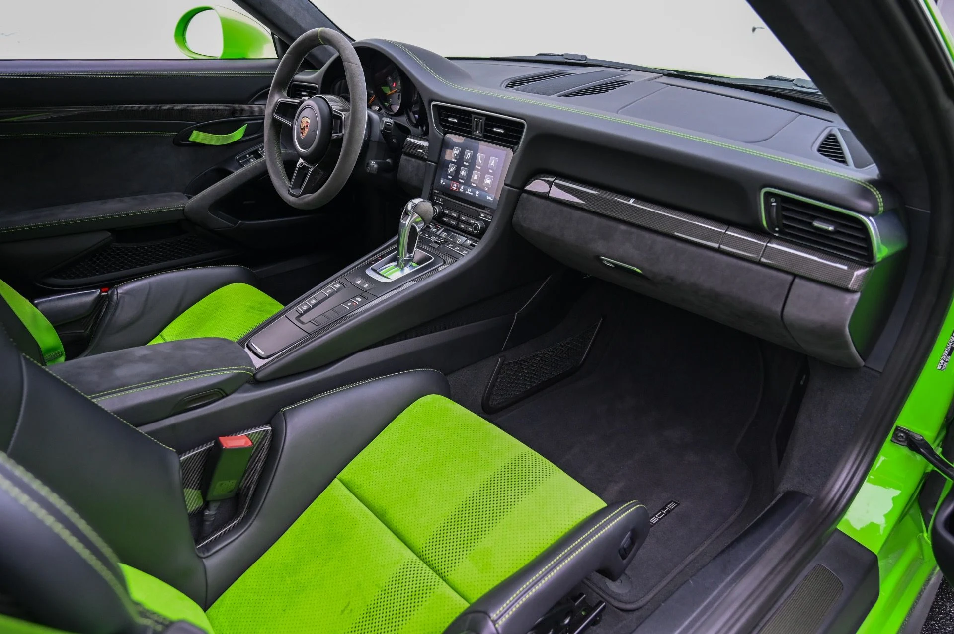 mph027_1889264973_Used_2019_Porsche_911_GT_3_RS_1778272615_4e2575adfb