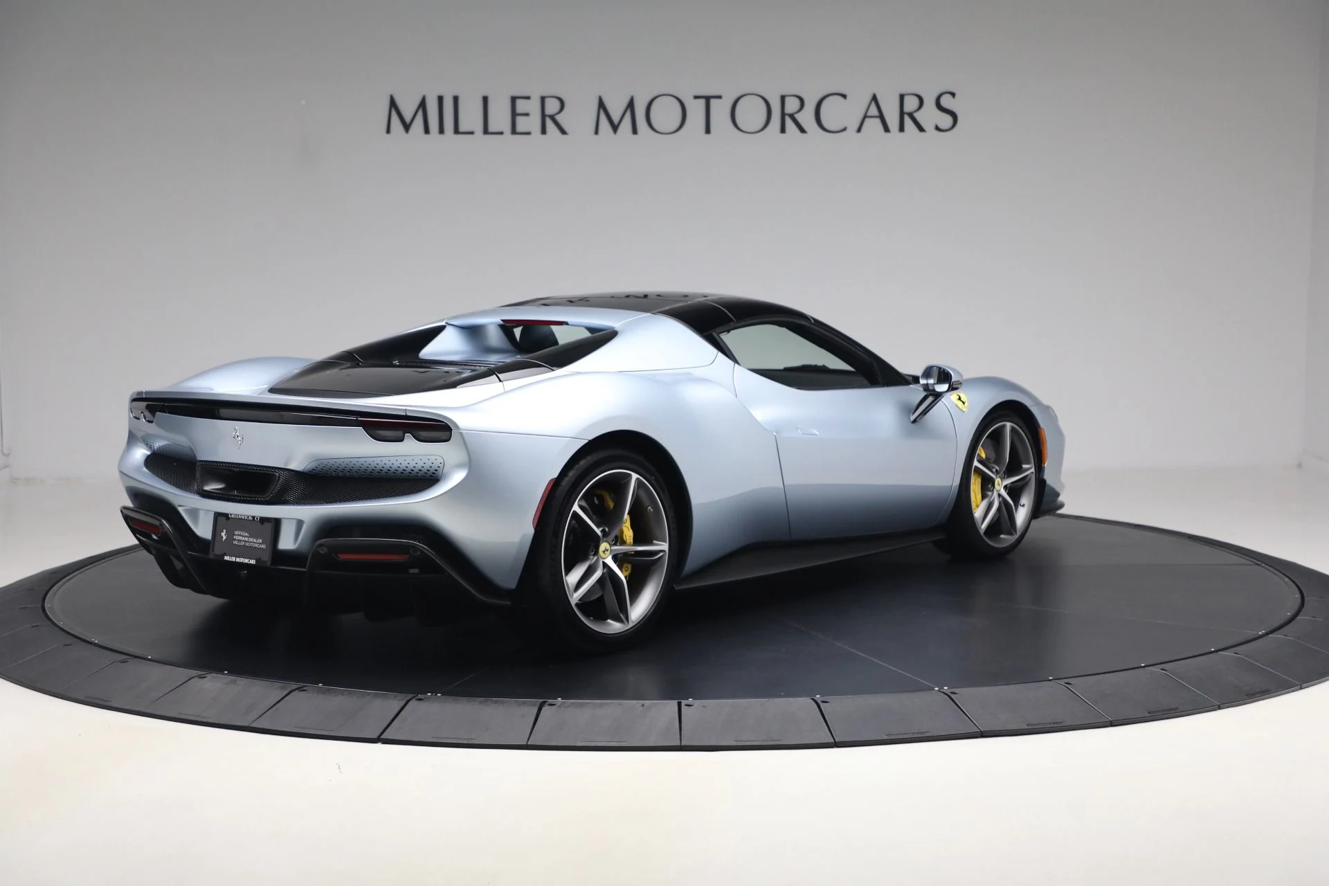 mph027_1896552793_Used_2026_Ferrari_296_GTS_1787677402_63a45e554b