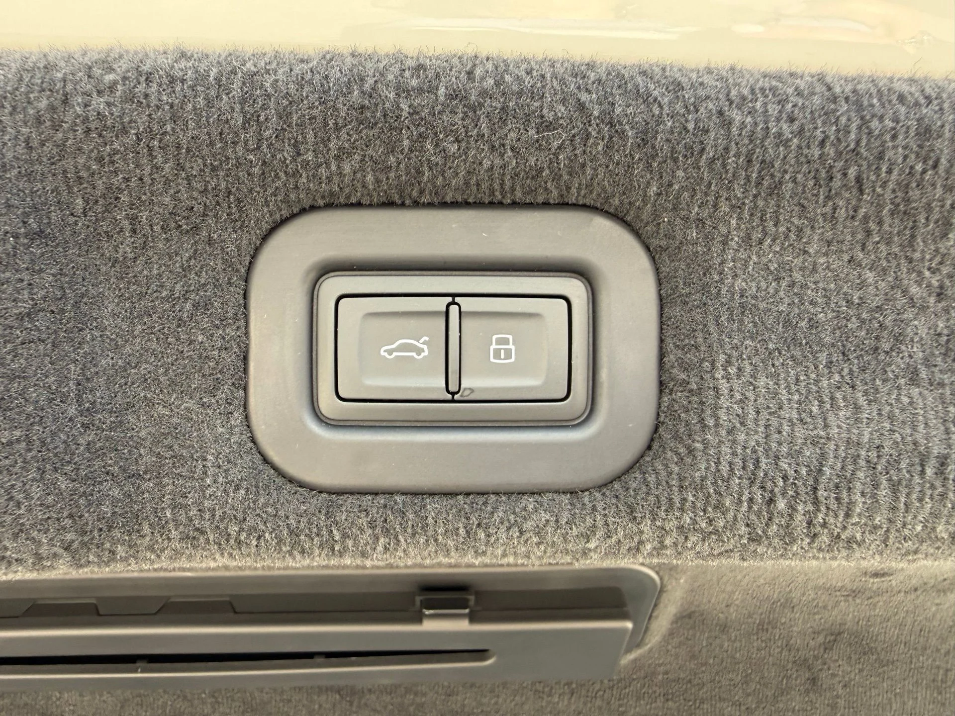 mph027_1898019652_95734bd370234dd2a27c548fa9d22a21_6a92db943a