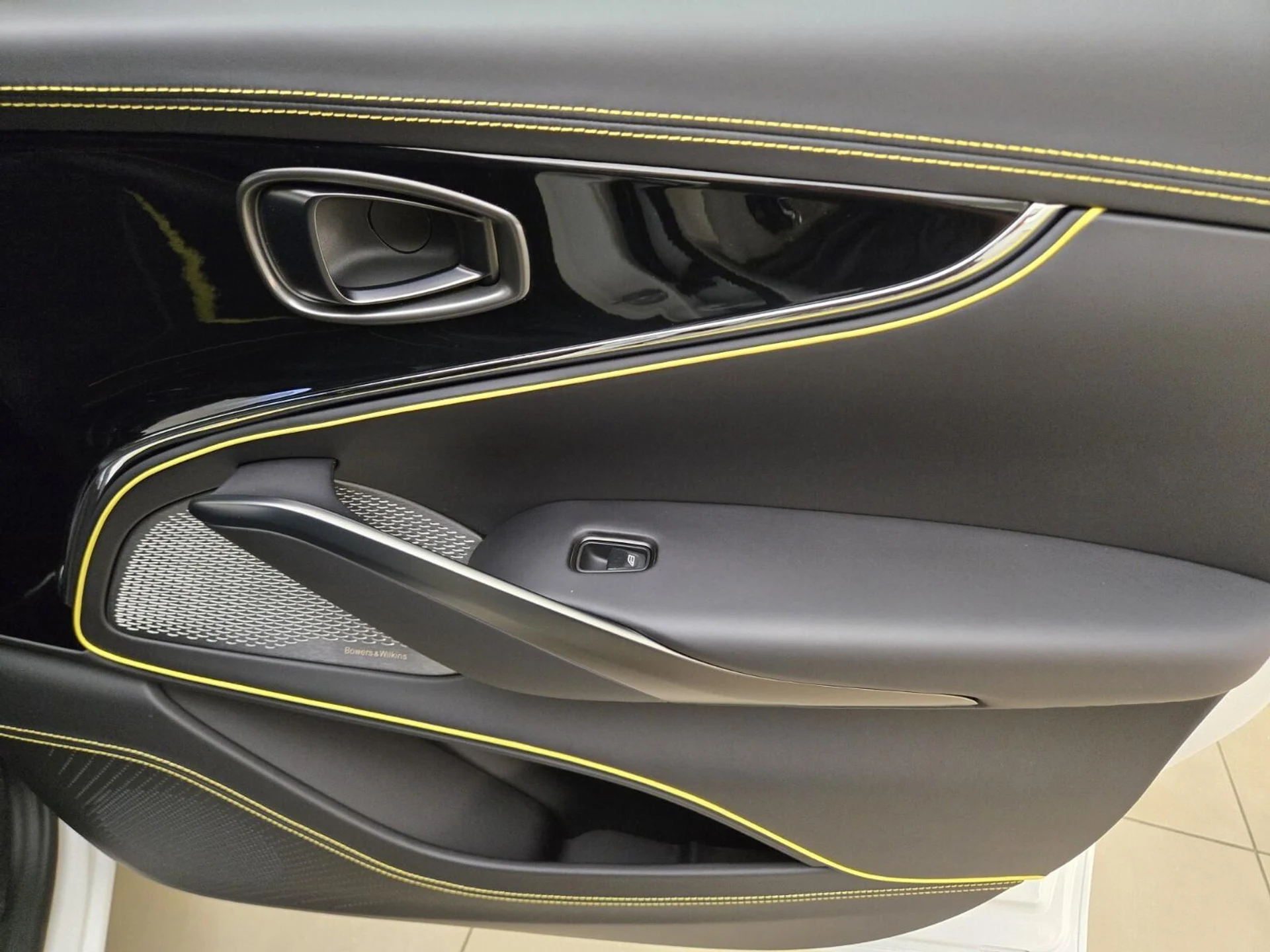 mph027_1904267892_New_2026_Aston_Martin_DBX_S_1783747091_8a2b8a5edf