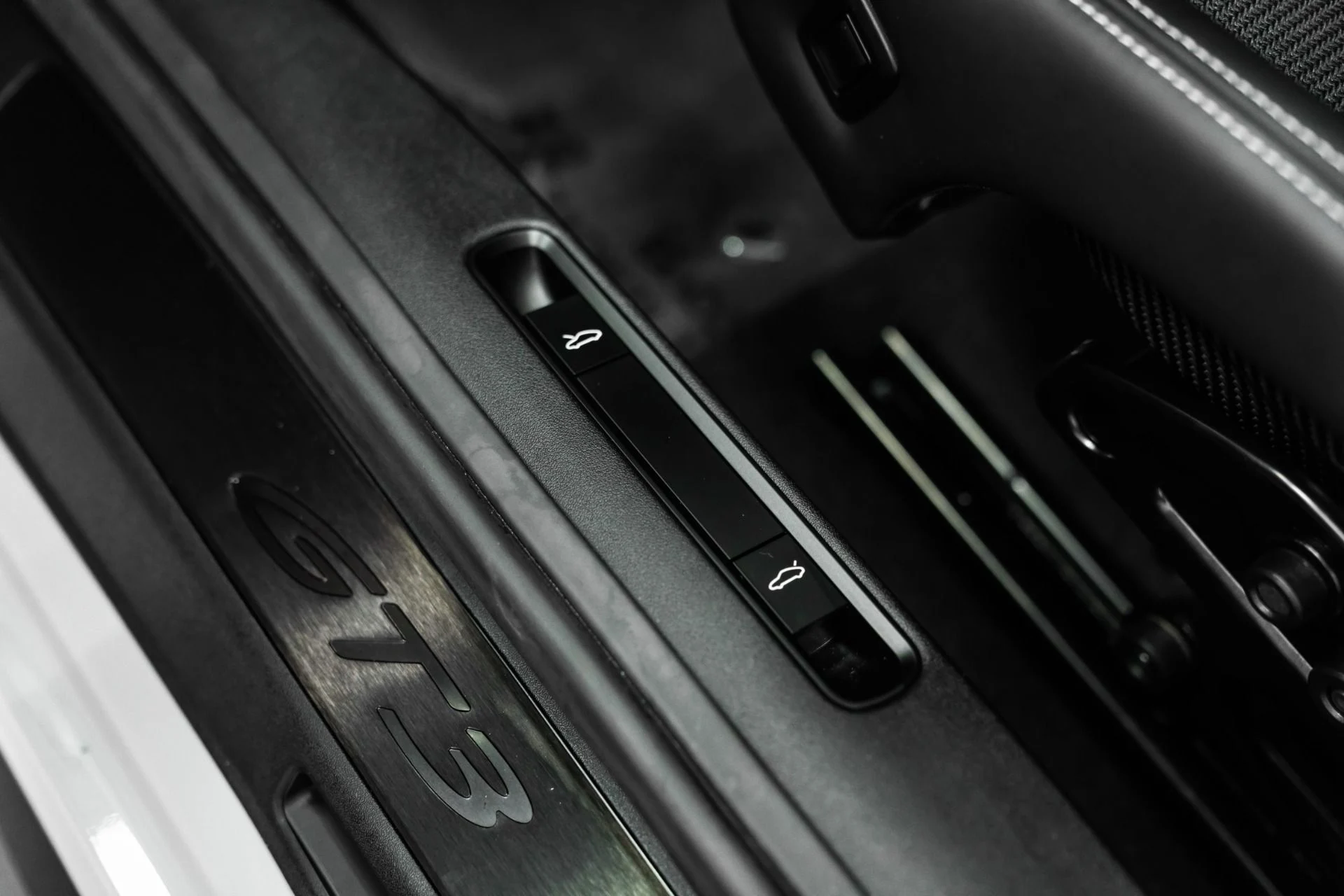 mph027_1904531901_Used_2024_Porsche_911_GT_3_Touring_1761943972_7fe7b9ad2d