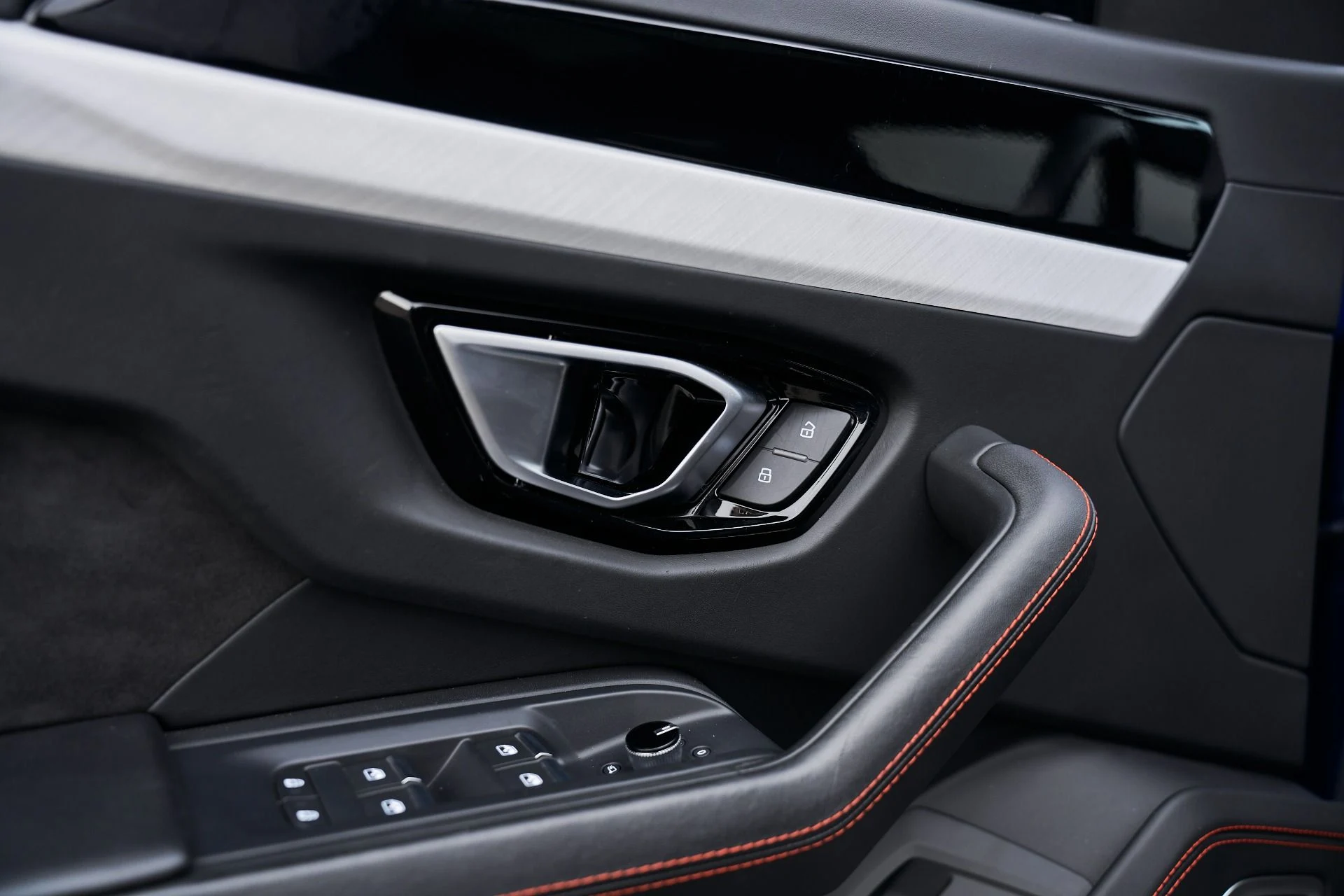 mph027_1923443995_Used_2021_Lamborghini_Urus_1763157071_163a25210d