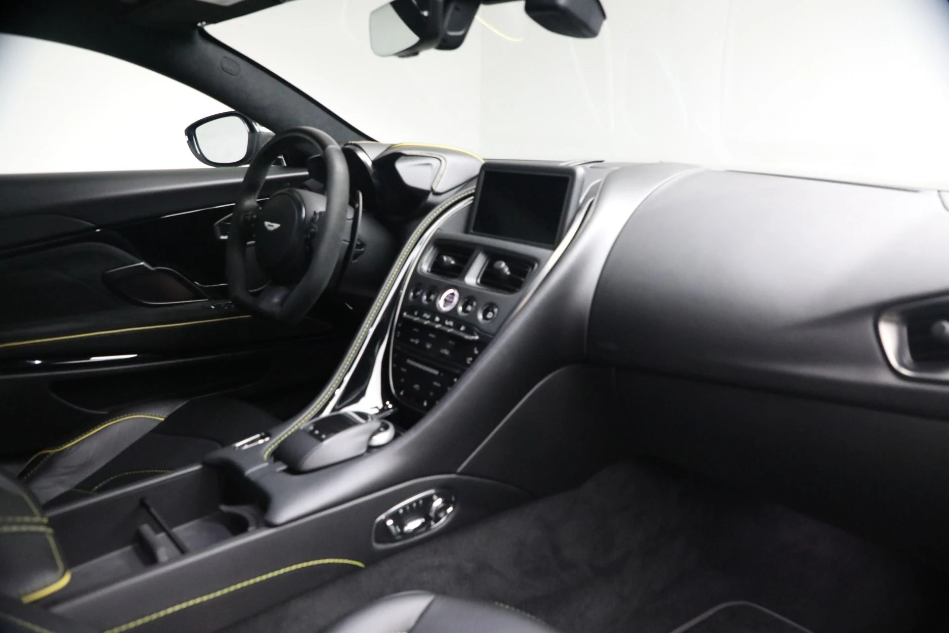 mph027_1926015218_Used_2019_Aston_Martin_DBS_Superleggera_1766529169_7b7647d7d5