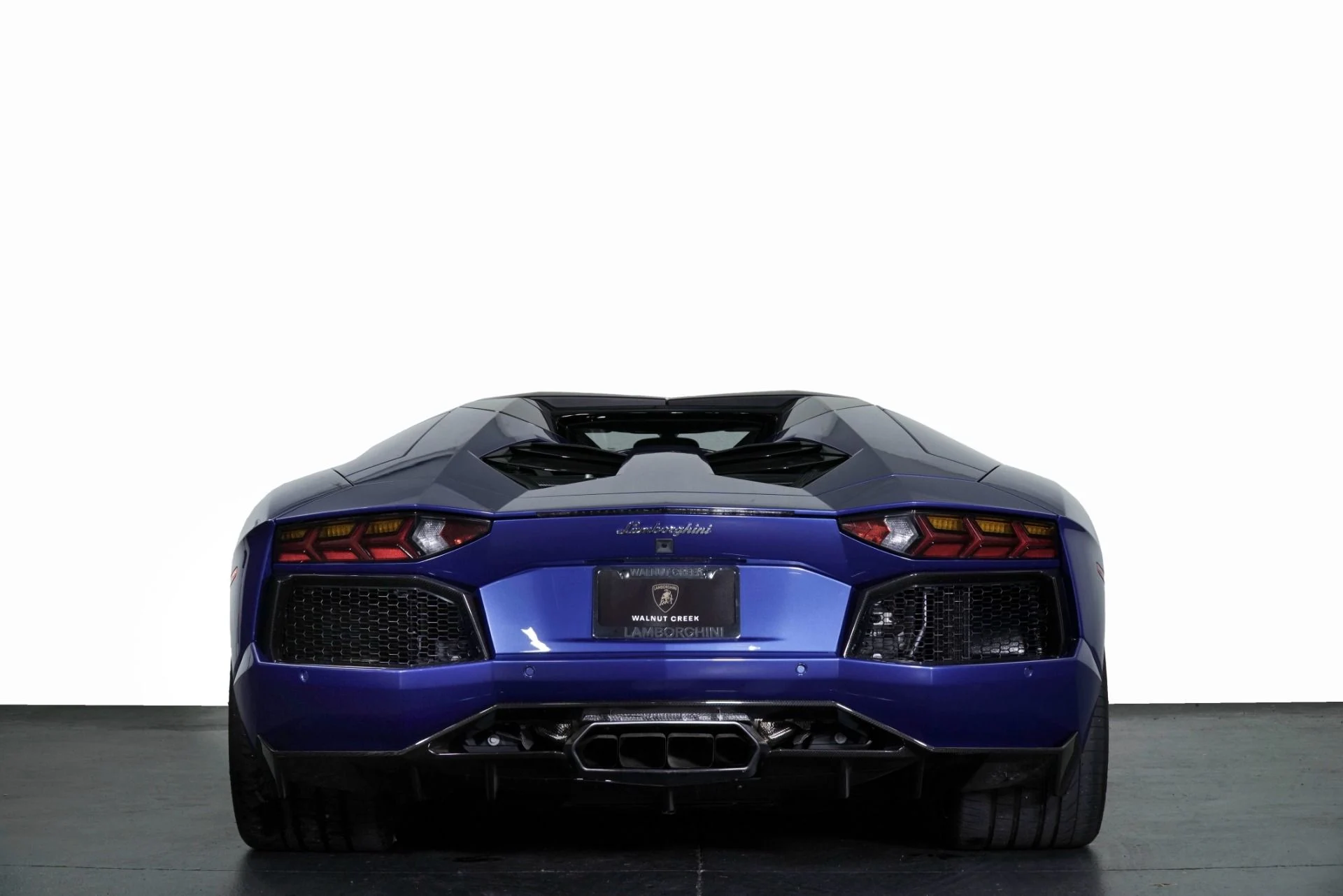 mph027_1928225914_Used_2016_Lamborghini_Aventador_LP_700_4_1767895159_6e46dc44db