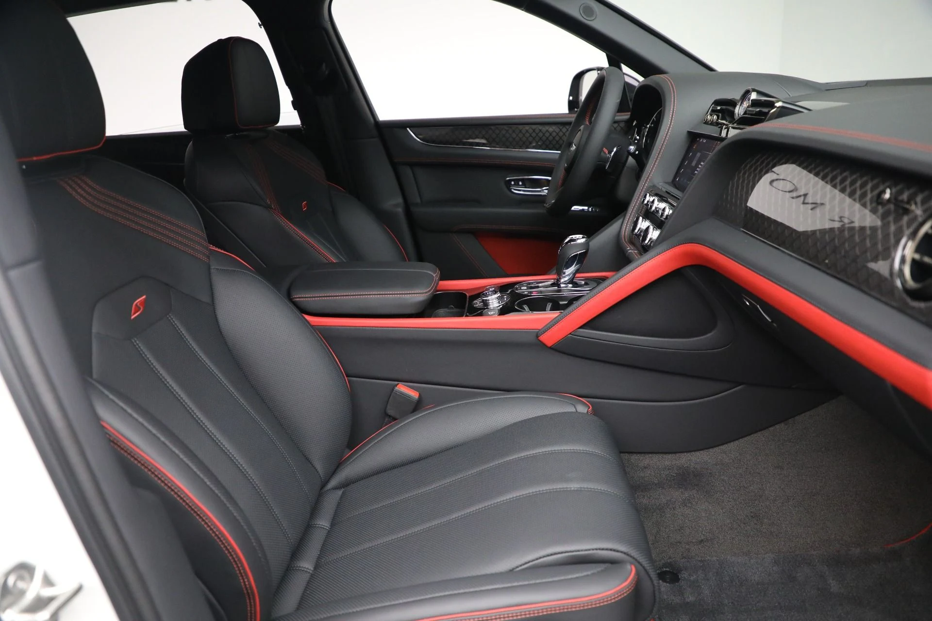 mph027_1939465123_New_2025_Bentley_Bentayga_S_Black_Edition_207016e107