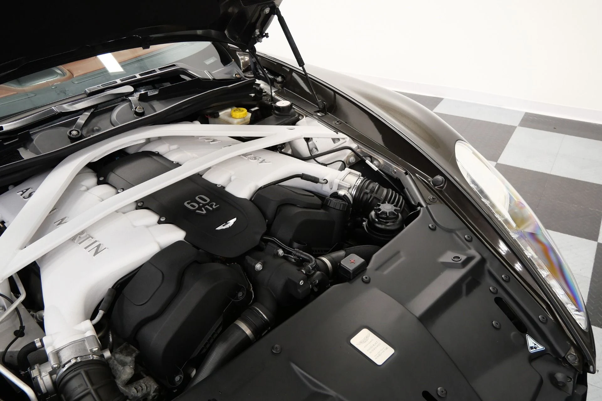 mph027_1940078663_Used_2014_Aston_Martin_Vanquish_Hourglass_Quilting_Beautiful_Color_V12_Power_1770409354_2b5ae78fe5