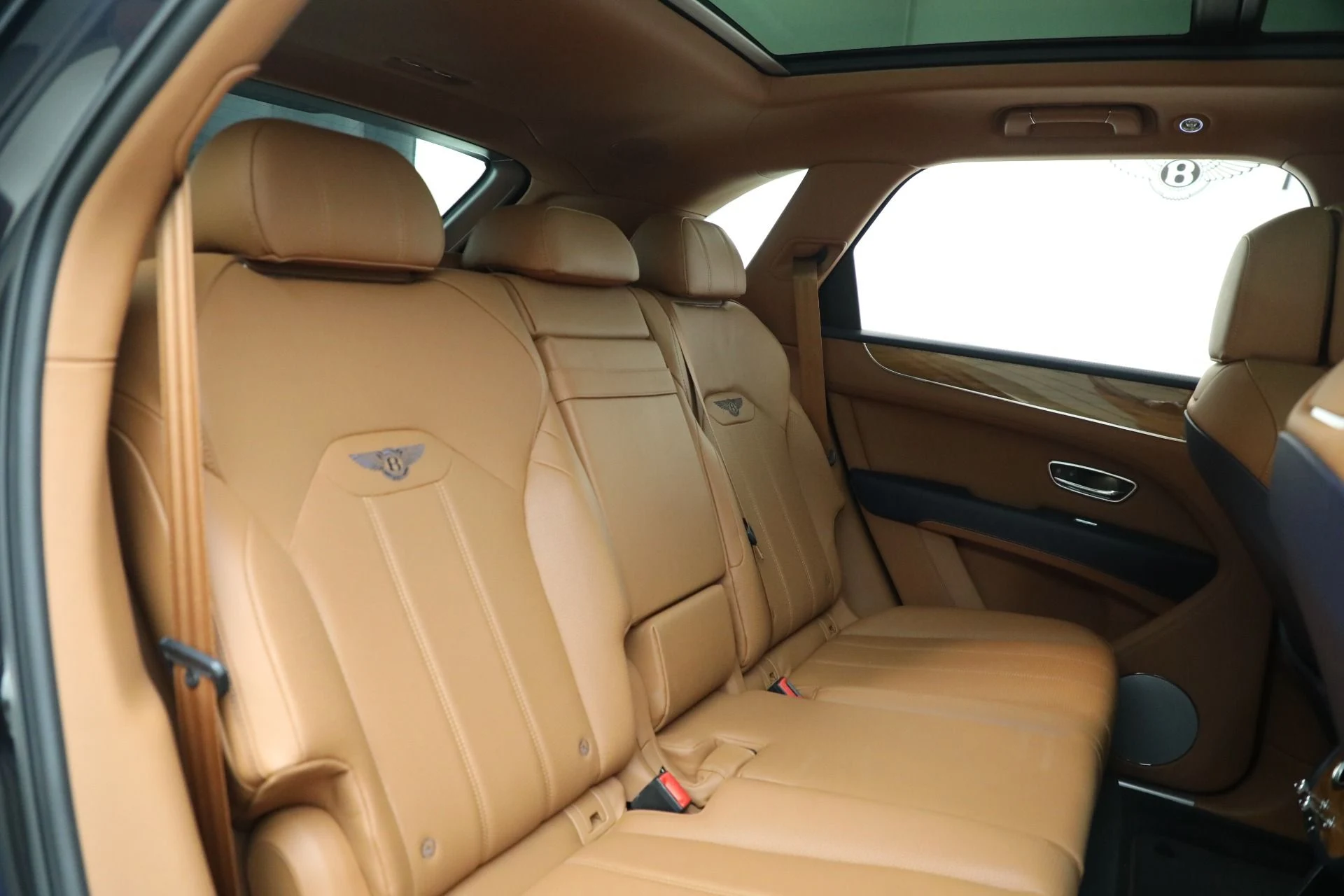 mph027_1944362958_Used_2021_Bentley_Bentayga_V8_8d52901d92