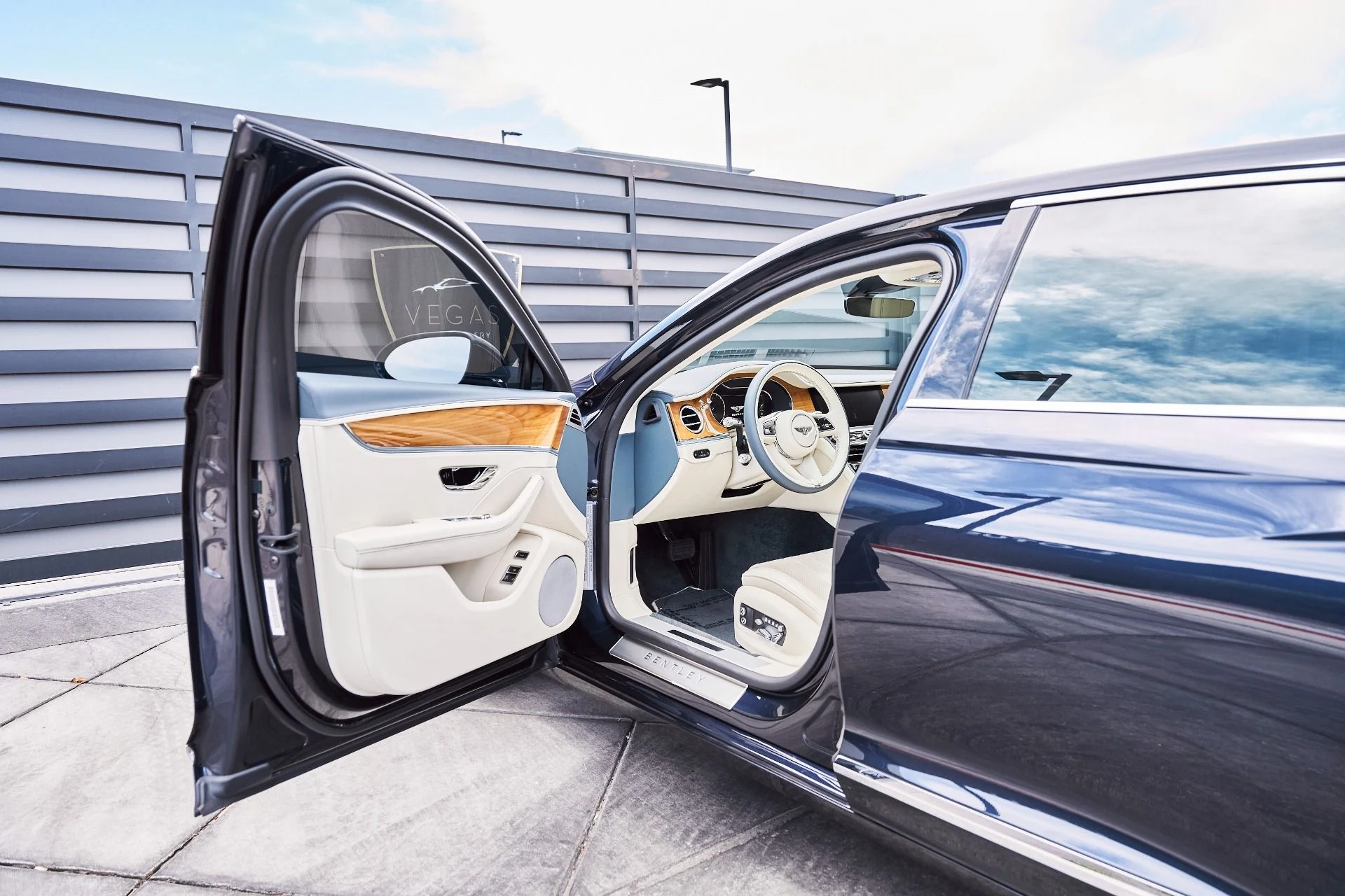 mph027_1945143390_Used_2021_Bentley_Flying_Spur_V8_1779867090_e1d9345719
