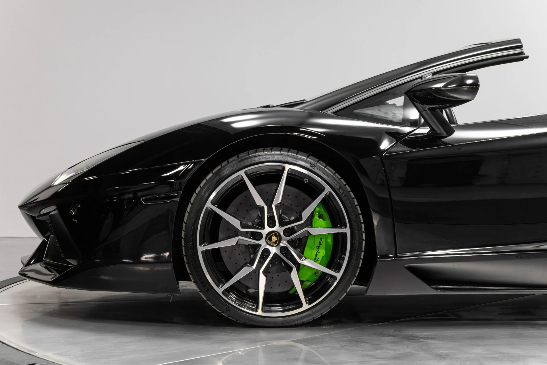 mph027_1946750376_Used_2015_Lamborghini_Aventador_LP_700_4_1770952947_cb4758e166
