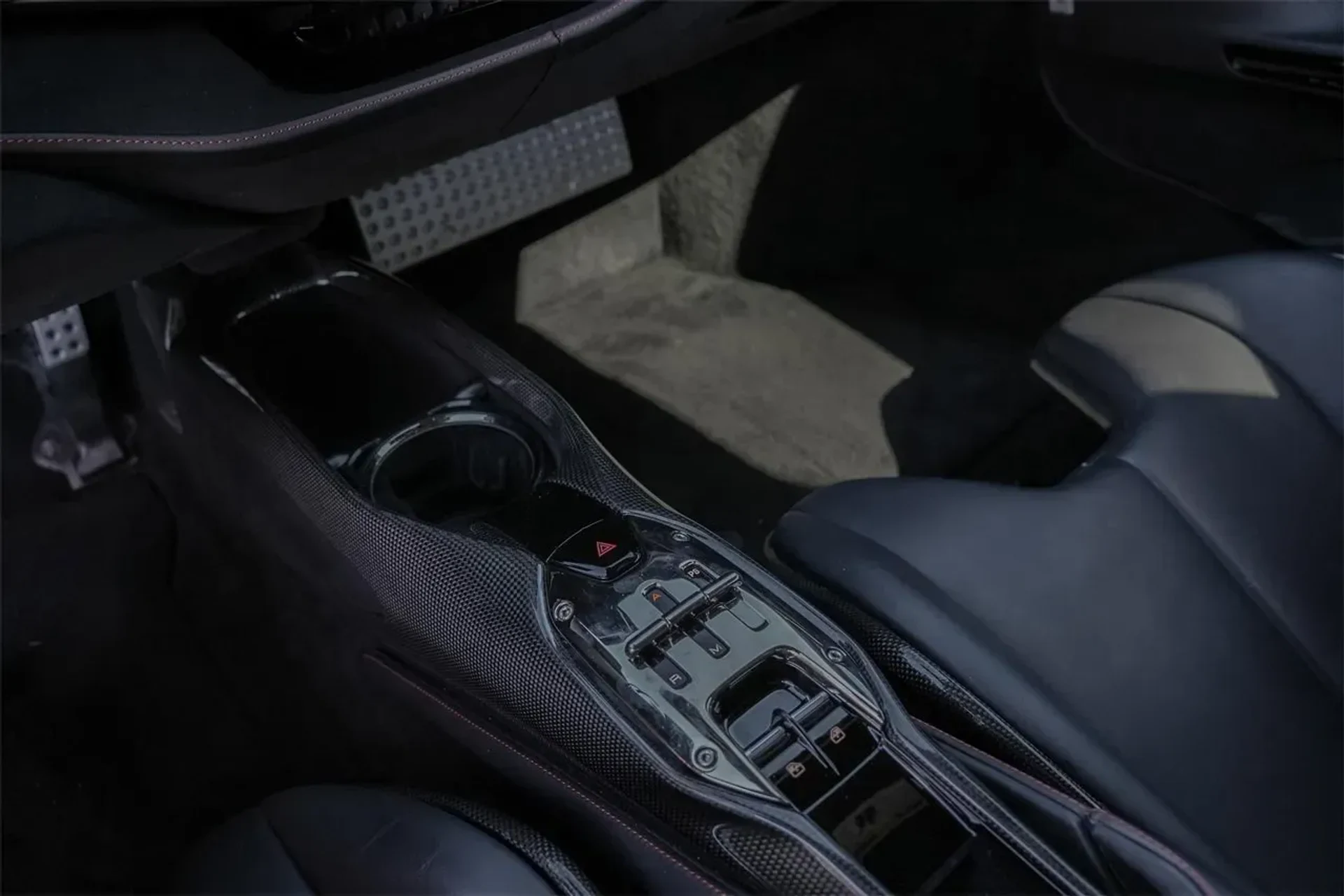 mph027_196344812_dbf366c25c6b49f38157e8e0c927b84e_7e385349ca