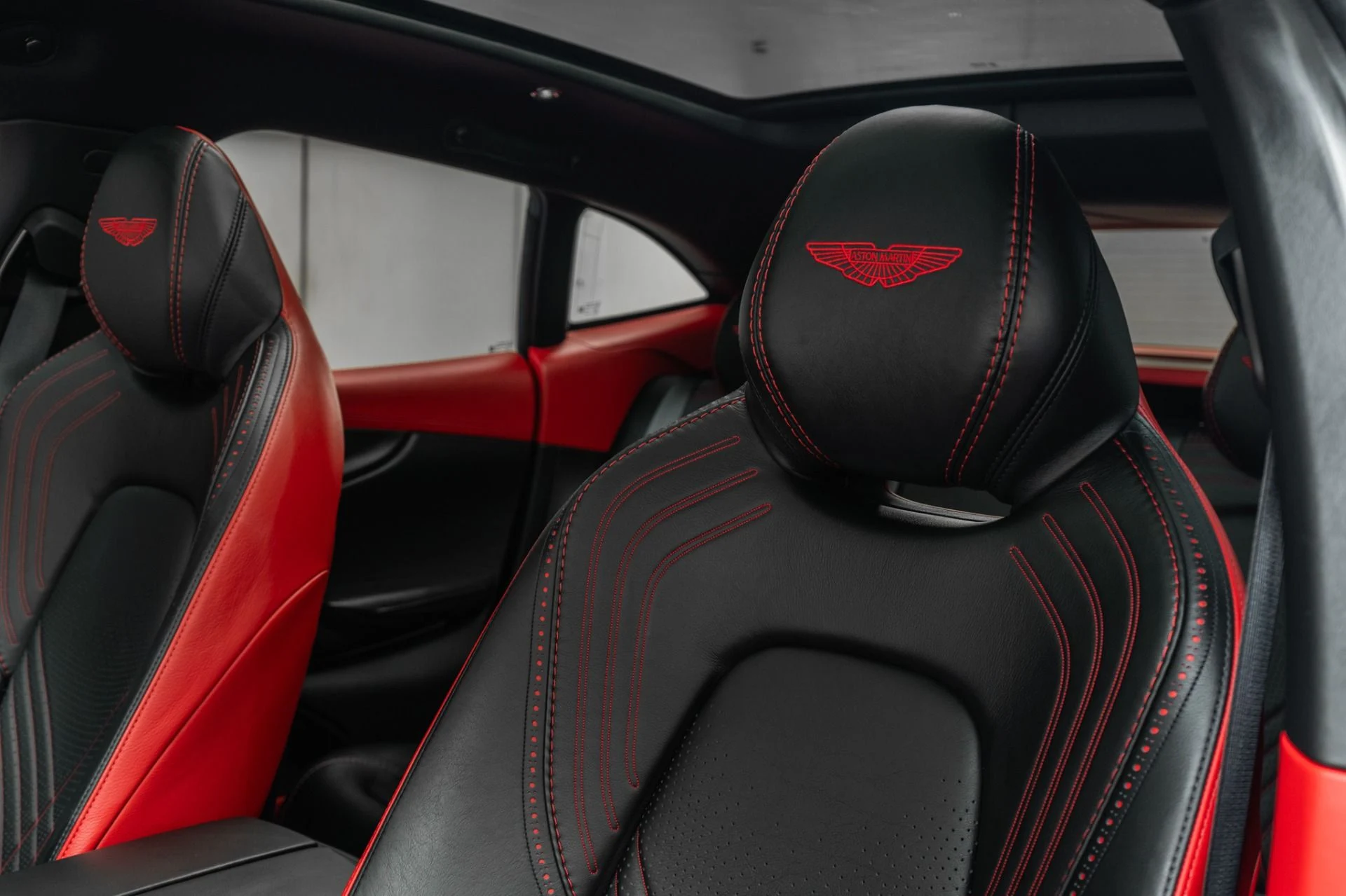 mph027_1979152815_Used_2021_Aston_Martin_DBX_AML_Color_Indulgence_Pack_DB_Elegance_Pack_1783626195_de0c826909