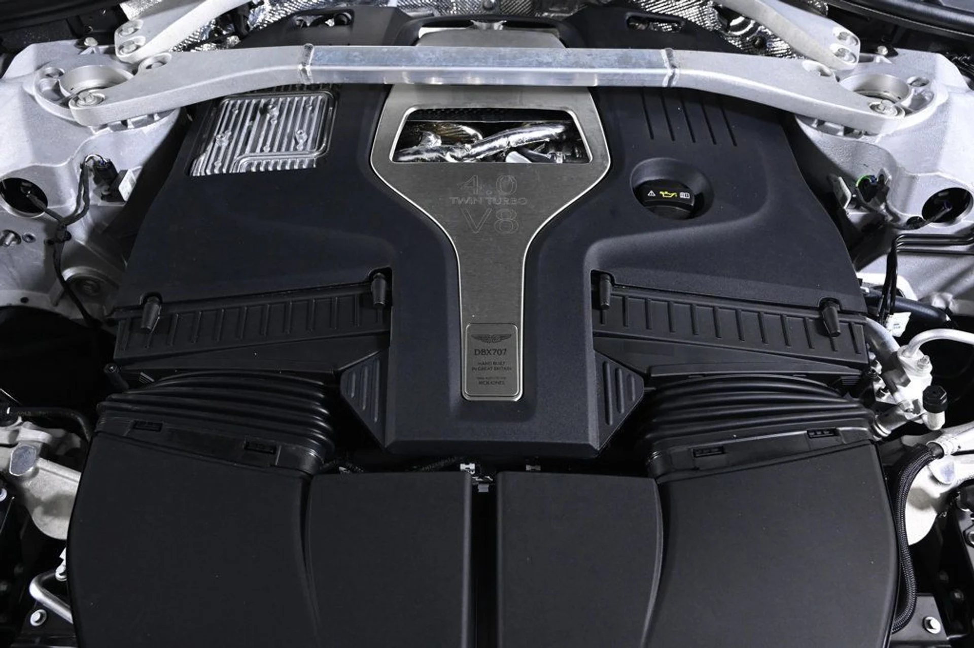 mph027_1985962046_new_2026_aston_martin_dbx_707awd_11350_22965901_27_1024_9d65877e6d